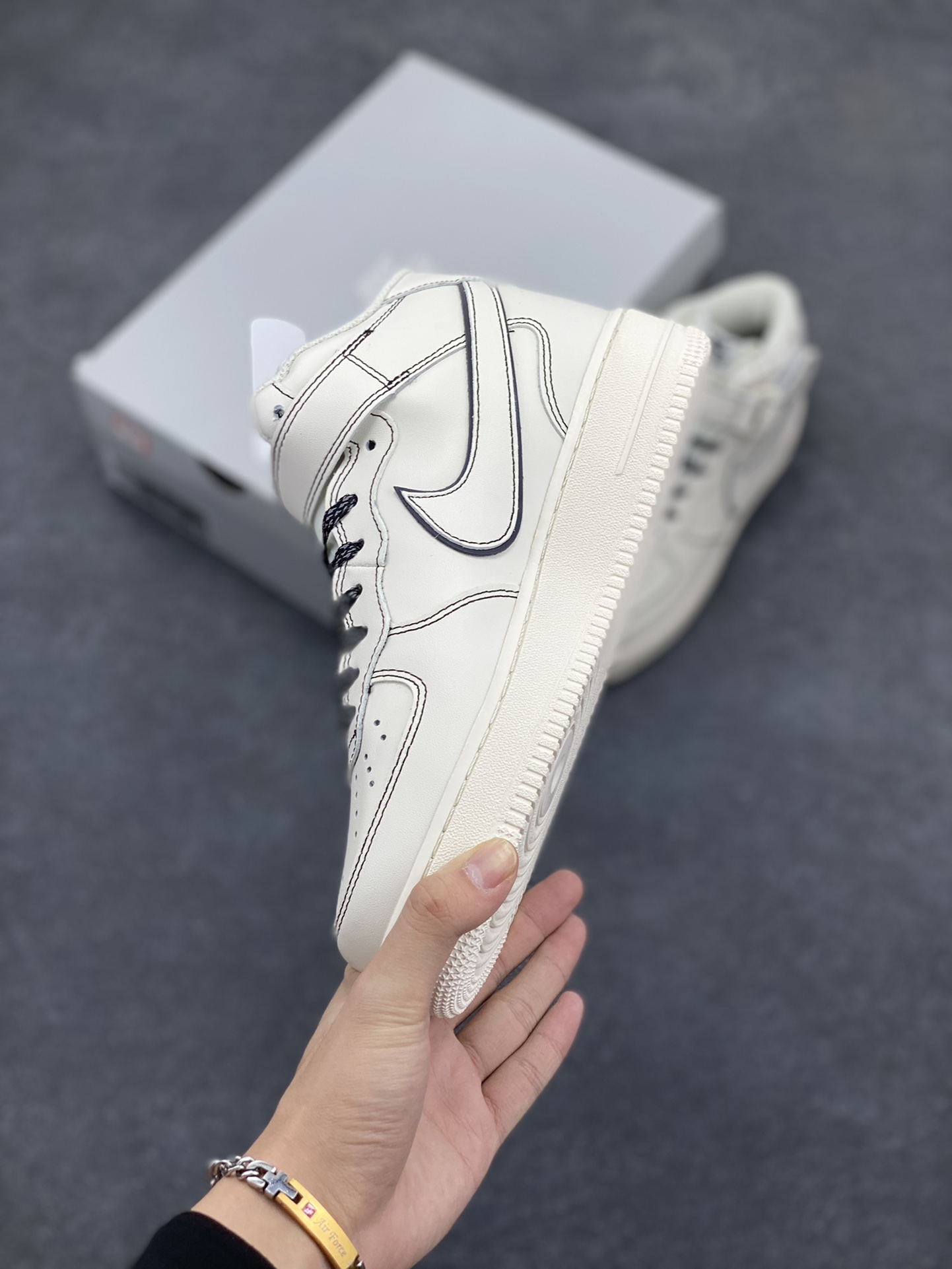 图片[3]-Nike Air Force 1 MID \’07 “兔八哥”米黑色 满天星 中帮空军一号休闲板鞋 定制皮料 3M反光 原楦原纸板 纯正版型 清洁度完美 内置全掌气垫 货号：BY6899-693 尺码：36 36.5 37.5 38 38.5 39 40 40.5 41 42 42.5 43 44 44.5 45-选品中心