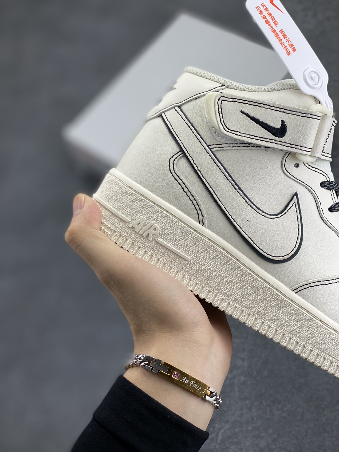 图片[6]-Nike Air Force 1 MID \’07 “兔八哥”米黑色 满天星 中帮空军一号休闲板鞋 定制皮料 3M反光 原楦原纸板 纯正版型 清洁度完美 内置全掌气垫 货号：BY6899-693 尺码：36 36.5 37.5 38 38.5 39 40 40.5 41 42 42.5 43 44 44.5 45-选品中心