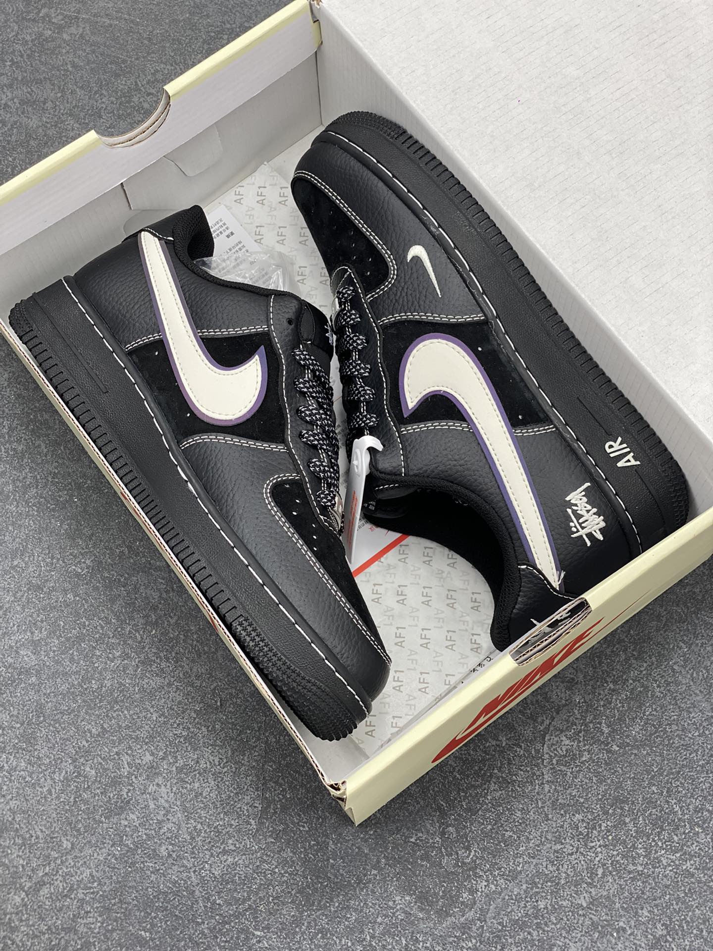 图片[9]-NIke Air Force 1 \’07 Low “斯图西联名–武士黑”空军一号 低帮 运动鞋 休闲鞋 折边针车 工艺难度大 原楦头原纸板 原装鞋盒 定制五金配件 内置全掌气垫 原厂鞋底 货号：XZ6188-969 尺码：36 36.5 37.5 38 38.5 39 40 40.5 41 42 42.5 43 44 44.5 45-选品中心