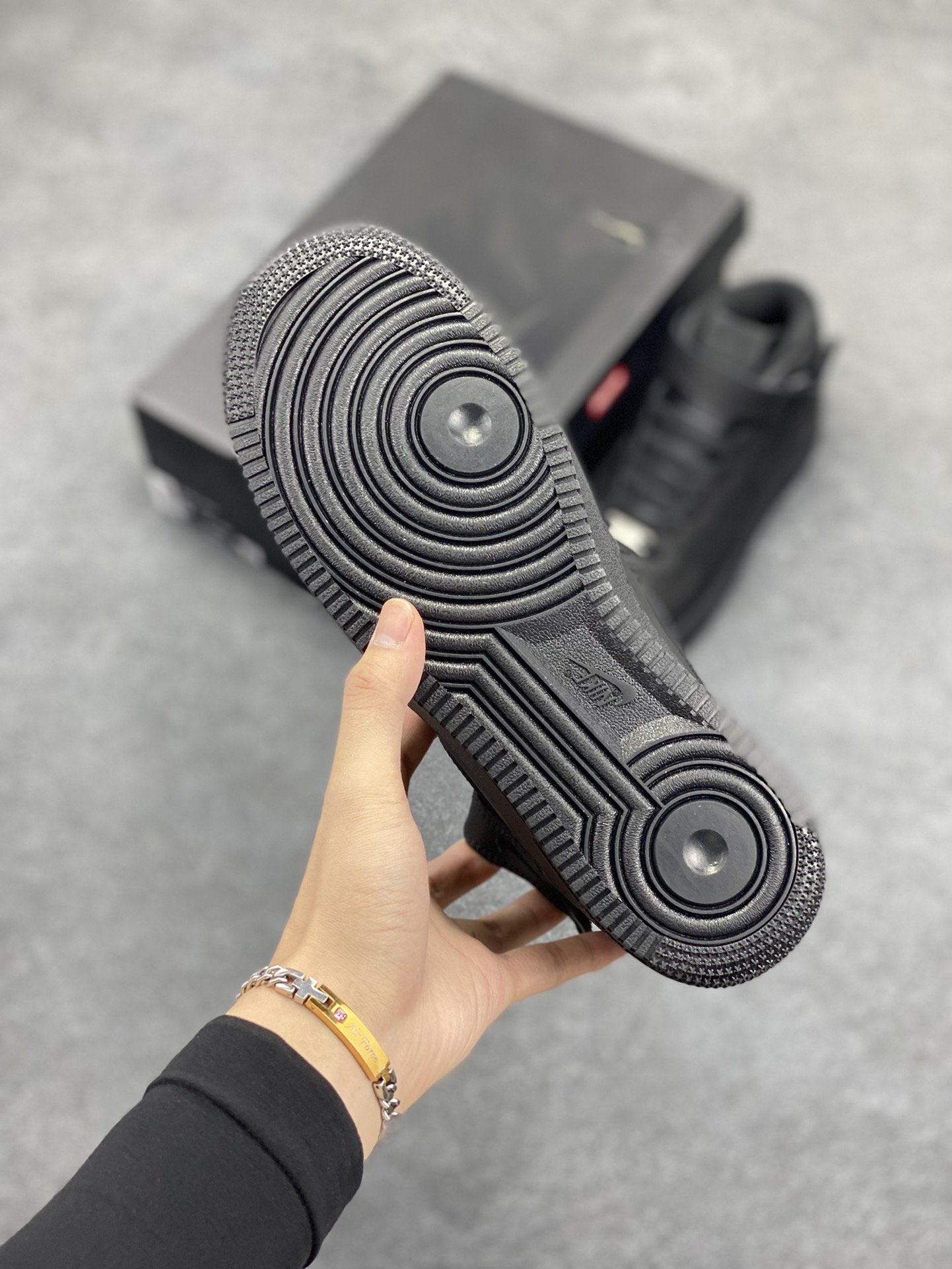 图片[5]-Air Force 1 Nike Low SUPERME联名 原楦头原纸板 打造纯正空军版型 专注外贸渠道 全掌内置蜂窝气垫 #原盒配件 原厂中底钢印、拉帮完美 货号：FZ8784-001 尺码：36 36.5 37.5 38 38.5 39 40 40.5 41 42 42.5 43 44 44.5 45 46-选品中心