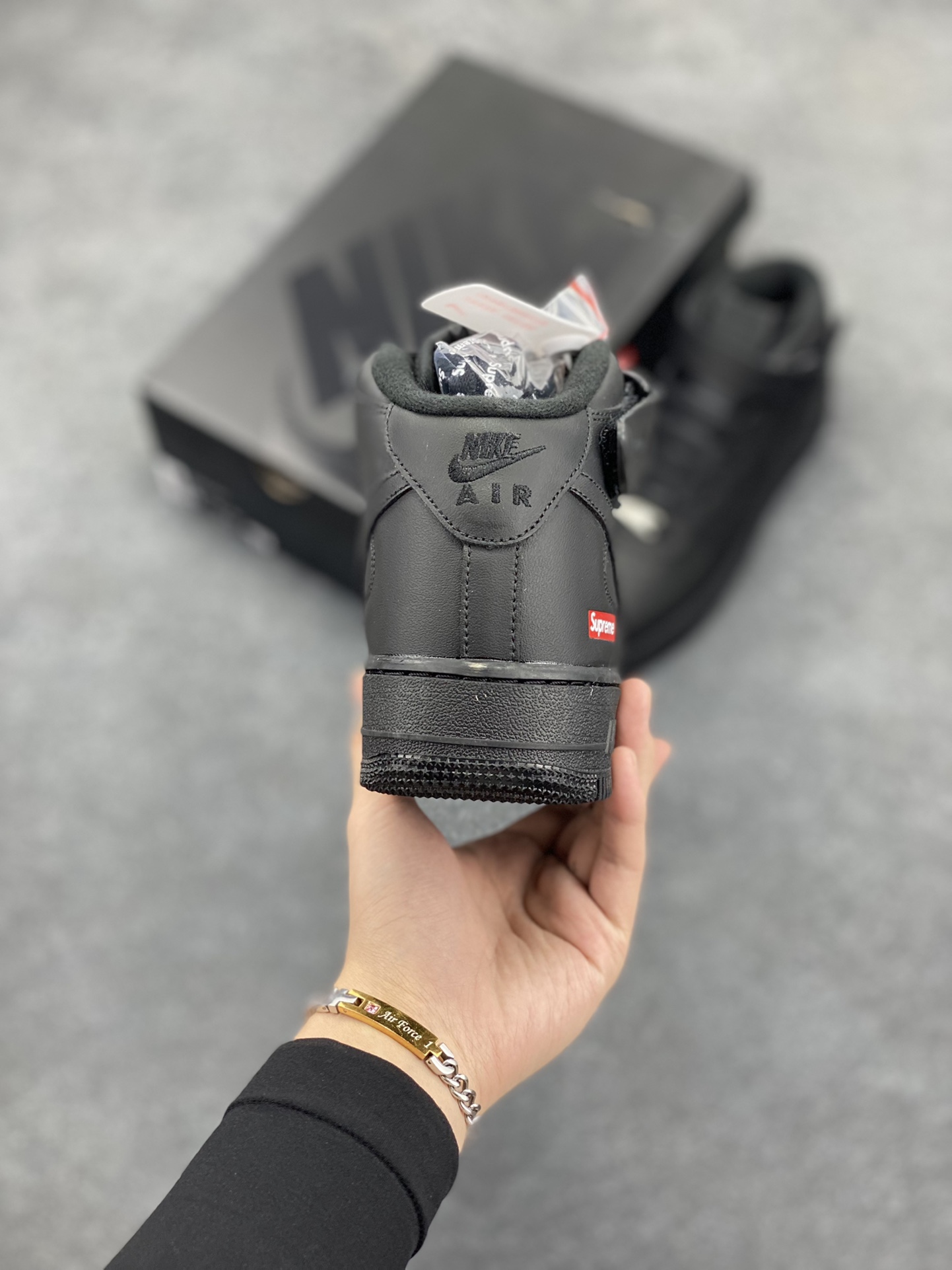 图片[4]-Air Force 1 Nike Low SUPERME联名 原楦头原纸板 打造纯正空军版型 专注外贸渠道 全掌内置蜂窝气垫 #原盒配件 原厂中底钢印、拉帮完美 货号：FZ8784-001 尺码：36 36.5 37.5 38 38.5 39 40 40.5 41 42 42.5 43 44 44.5 45 46-选品中心