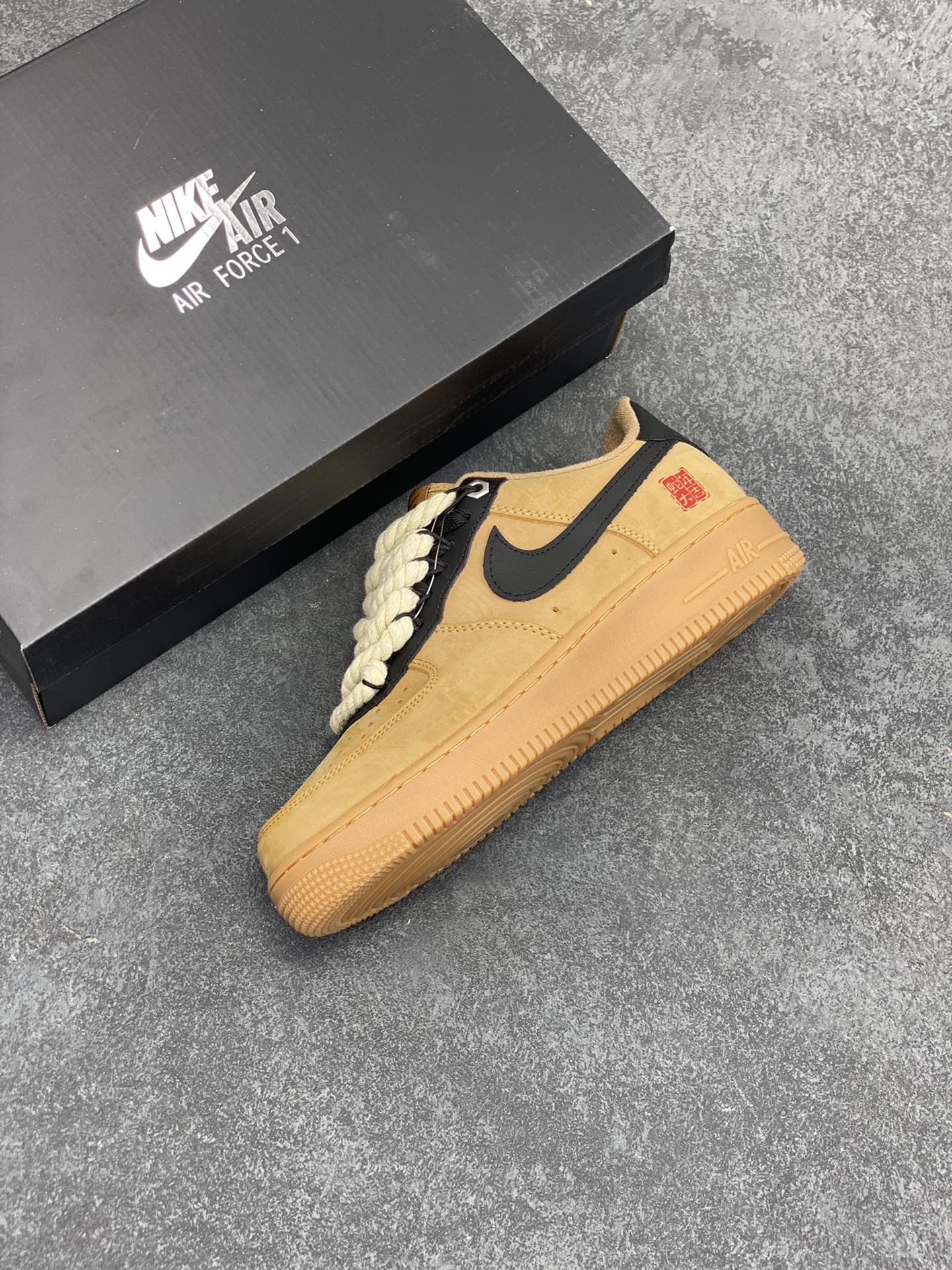 图片[7]-Nike Air Force 1 ’07 Low 空军一号低帮百搭休闲运动板鞋。柔软、弹性十足的缓震性能和出色的中底设计，横跨复古与现代的外型结合，造就出风靡全球三十多年的Force 1，直到今天还深受青睐 货号：CJ9179-200 尺码：36 36.5 37.5 38 38.5 39 40 40.5 41 42 42.5 43 44 44.5 45-选品中心