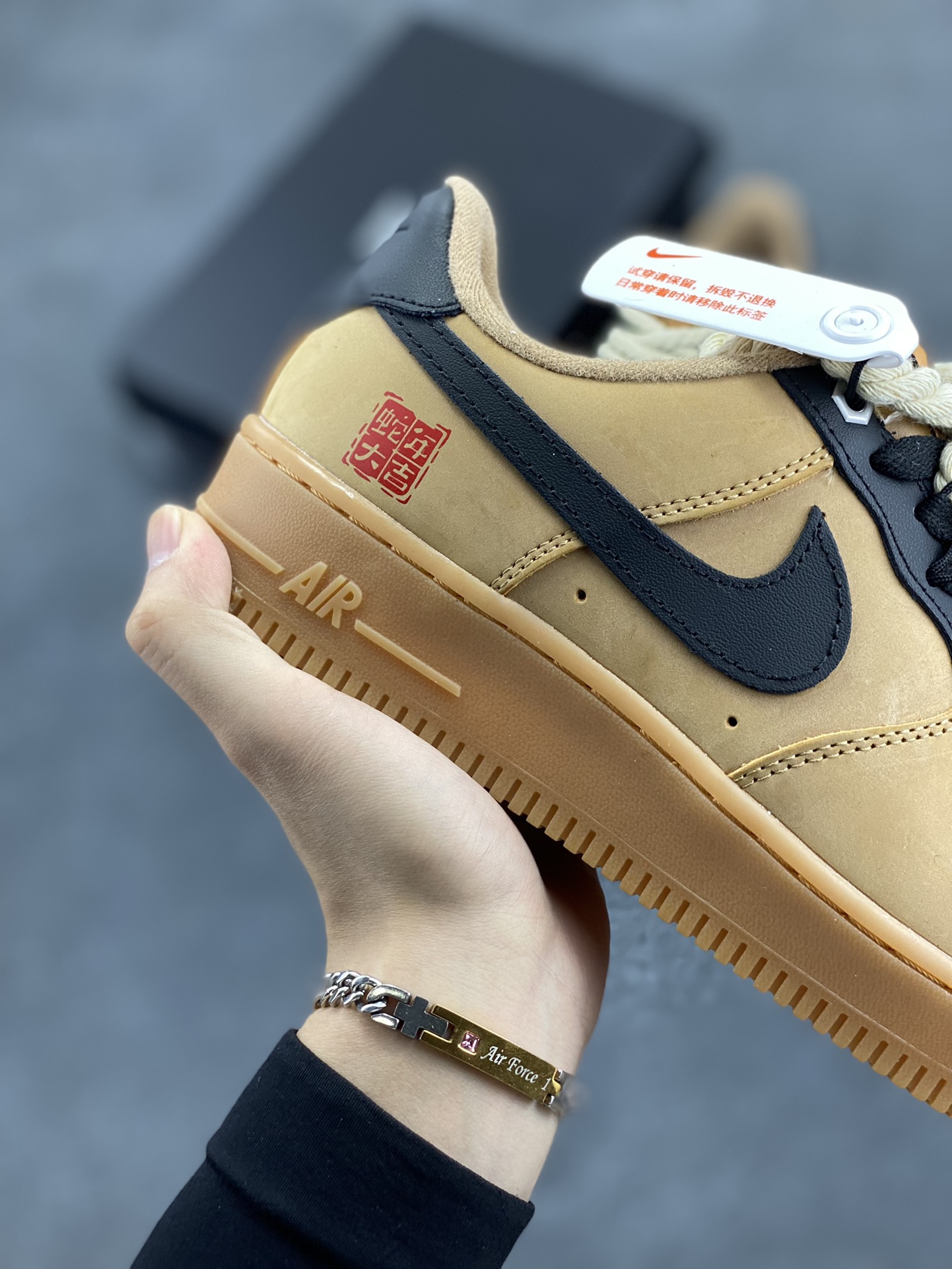 图片[6]-Nike Air Force 1 ’07 Low 空军一号低帮百搭休闲运动板鞋。柔软、弹性十足的缓震性能和出色的中底设计，横跨复古与现代的外型结合，造就出风靡全球三十多年的Force 1，直到今天还深受青睐 货号：CJ9179-200 尺码：36 36.5 37.5 38 38.5 39 40 40.5 41 42 42.5 43 44 44.5 45-选品中心