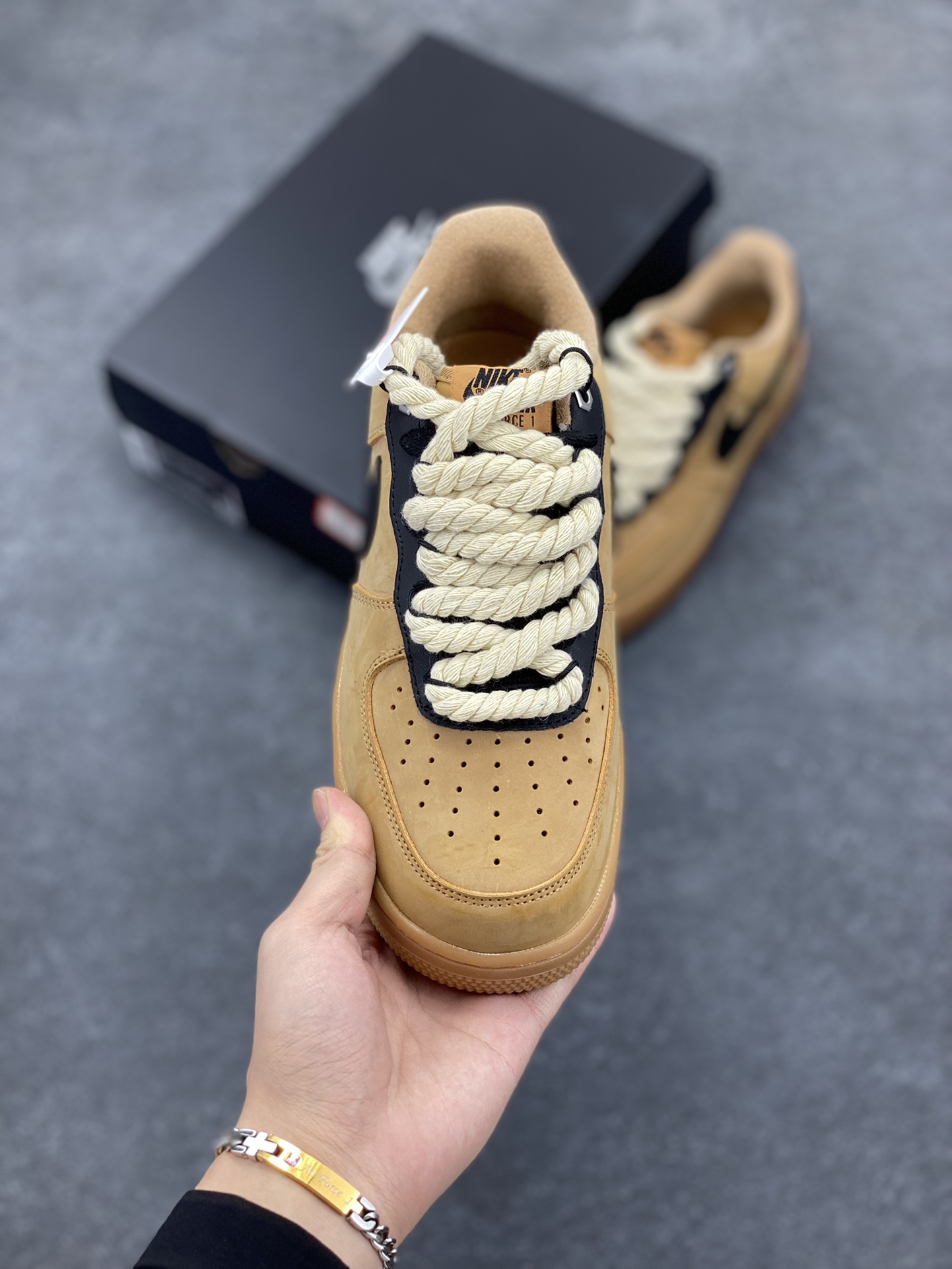 图片[2]-Nike Air Force 1 ’07 Low 空军一号低帮百搭休闲运动板鞋。柔软、弹性十足的缓震性能和出色的中底设计，横跨复古与现代的外型结合，造就出风靡全球三十多年的Force 1，直到今天还深受青睐 货号：CJ9179-200 尺码：36 36.5 37.5 38 38.5 39 40 40.5 41 42 42.5 43 44 44.5 45-选品中心