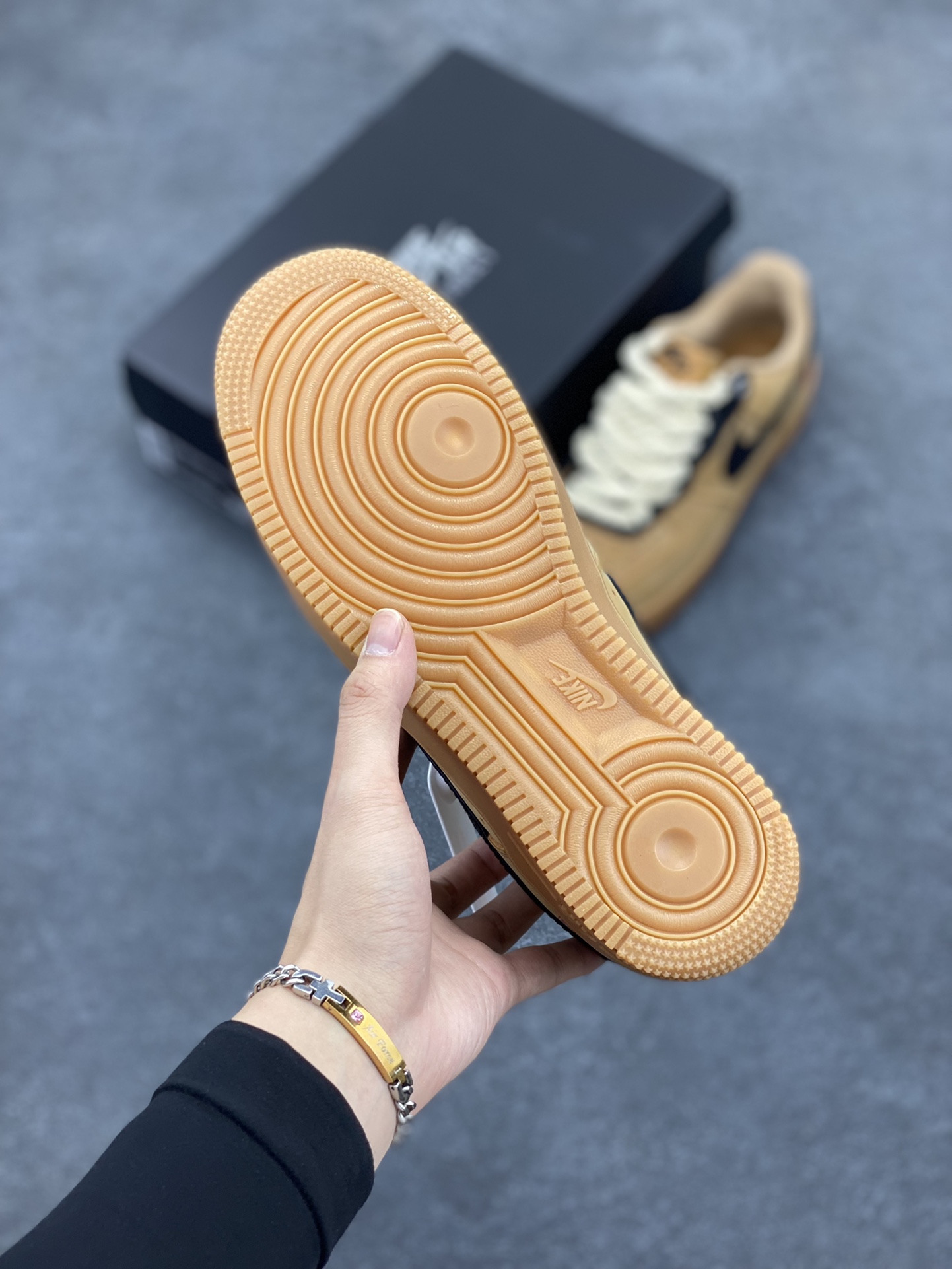 图片[5]-Nike Air Force 1 ’07 Low 空军一号低帮百搭休闲运动板鞋。柔软、弹性十足的缓震性能和出色的中底设计，横跨复古与现代的外型结合，造就出风靡全球三十多年的Force 1，直到今天还深受青睐 货号：CJ9179-200 尺码：36 36.5 37.5 38 38.5 39 40 40.5 41 42 42.5 43 44 44.5 45-选品中心