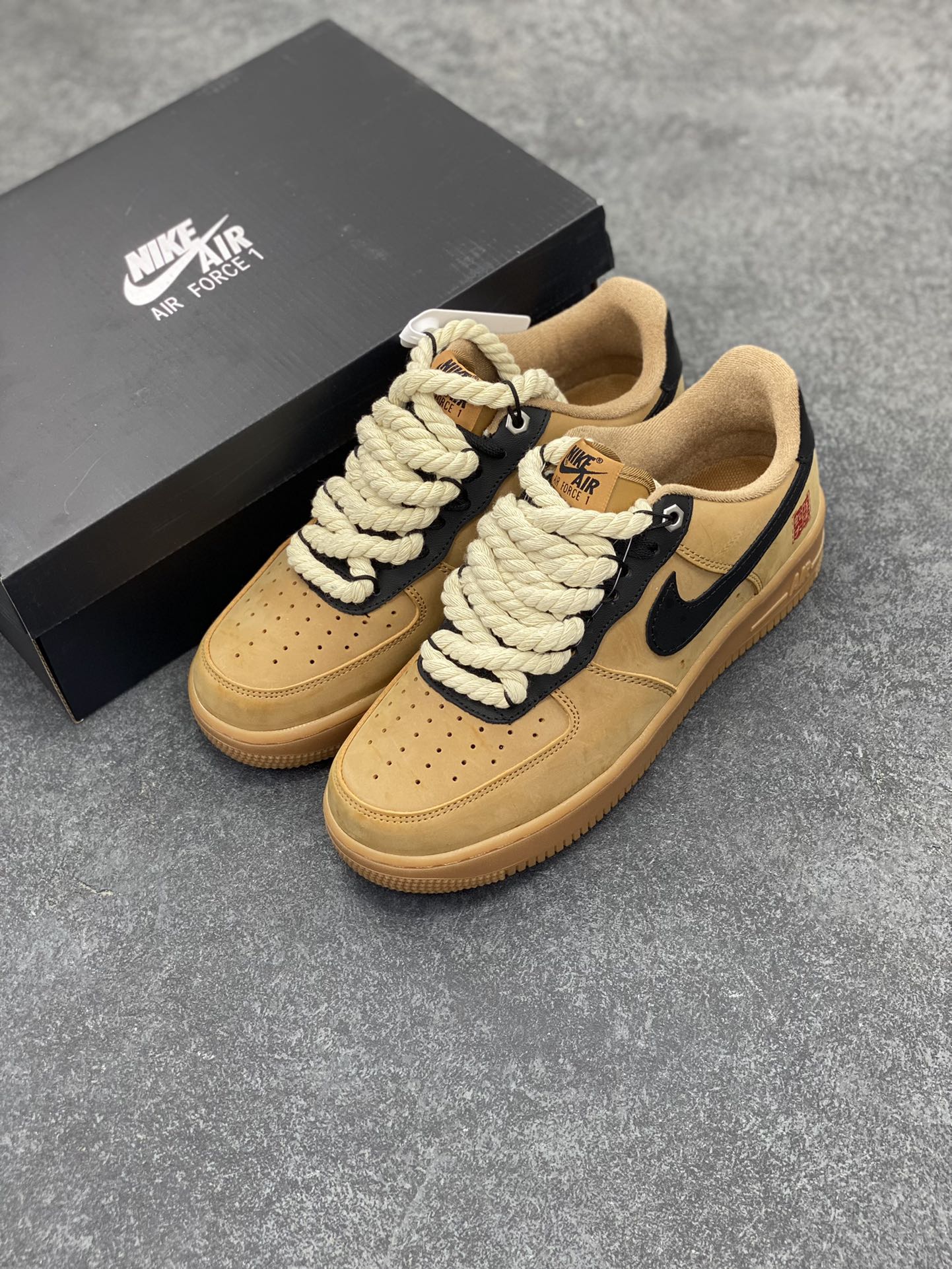 图片[8]-Nike Air Force 1 ’07 Low 空军一号低帮百搭休闲运动板鞋。柔软、弹性十足的缓震性能和出色的中底设计，横跨复古与现代的外型结合，造就出风靡全球三十多年的Force 1，直到今天还深受青睐 货号：CJ9179-200 尺码：36 36.5 37.5 38 38.5 39 40 40.5 41 42 42.5 43 44 44.5 45-选品中心