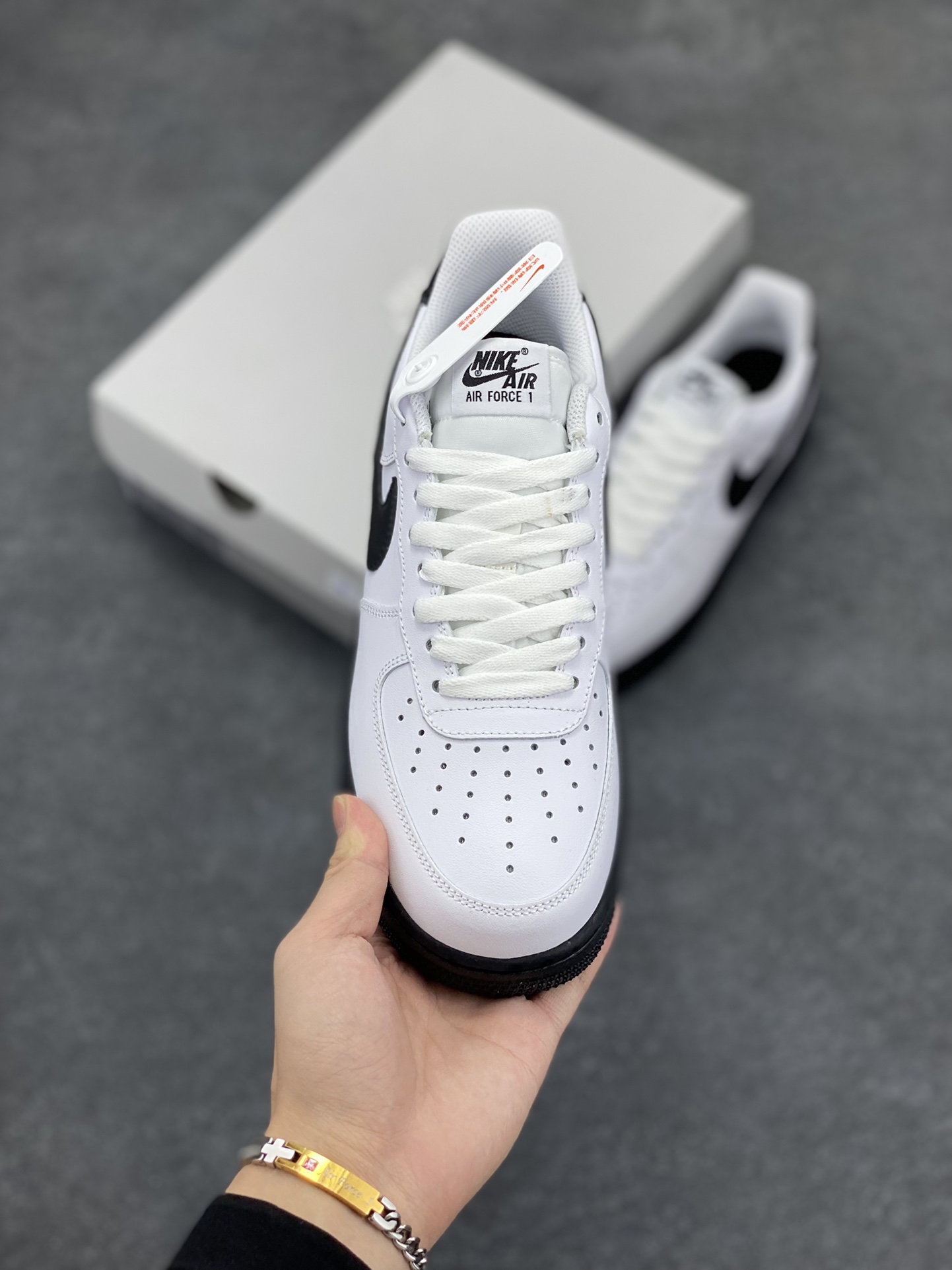 图片[2]-Air Force 1 ‘07 Low 大学白黑 原楦头原纸板 打造纯正空军版型 #专注外贸渠道 全掌内置蜂窝气垫 #原盒配件 原厂中底钢印、拉帮完美 货号：CK7663-101 尺码：36 36.5 37.5 38 38.5 39 40 40.5 41 42 42.5 43 44 44.5 45-选品中心