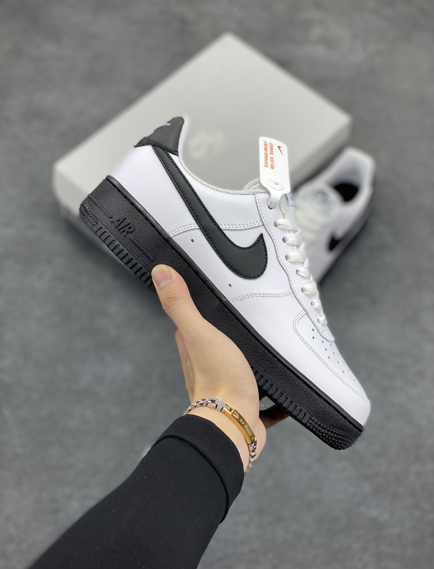 Air Force 1 ‘07 Low 大学白黑 原楦头原纸板 打造纯正空军版型 #专注外贸渠道 全掌内置蜂窝气垫 #原盒配件 原厂中底钢印、拉帮完美 货号:CK7663-101 尺码:36 36.5 37.5 38 38.5 39 40 40.5 41 42 42.5 43 44 44.5 45-选品中心