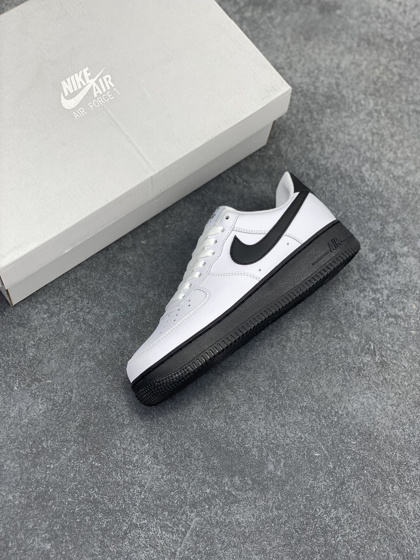 图片[7]-Air Force 1 ‘07 Low 大学白黑 原楦头原纸板 打造纯正空军版型 #专注外贸渠道 全掌内置蜂窝气垫 #原盒配件 原厂中底钢印、拉帮完美 货号：CK7663-101 尺码：36 36.5 37.5 38 38.5 39 40 40.5 41 42 42.5 43 44 44.5 45-选品中心