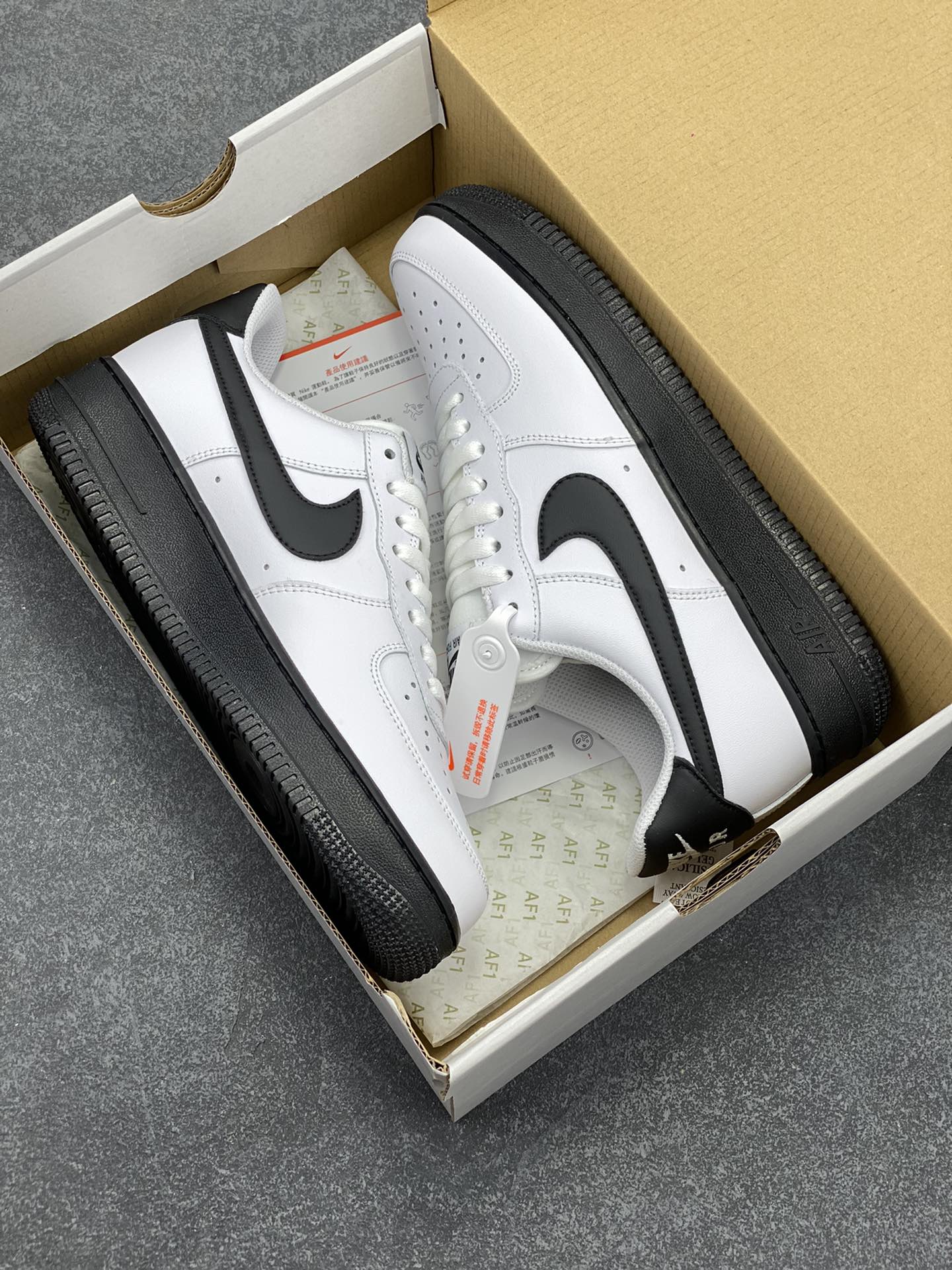 图片[9]-Air Force 1 ‘07 Low 大学白黑 原楦头原纸板 打造纯正空军版型 #专注外贸渠道 全掌内置蜂窝气垫 #原盒配件 原厂中底钢印、拉帮完美 货号：CK7663-101 尺码：36 36.5 37.5 38 38.5 39 40 40.5 41 42 42.5 43 44 44.5 45-选品中心