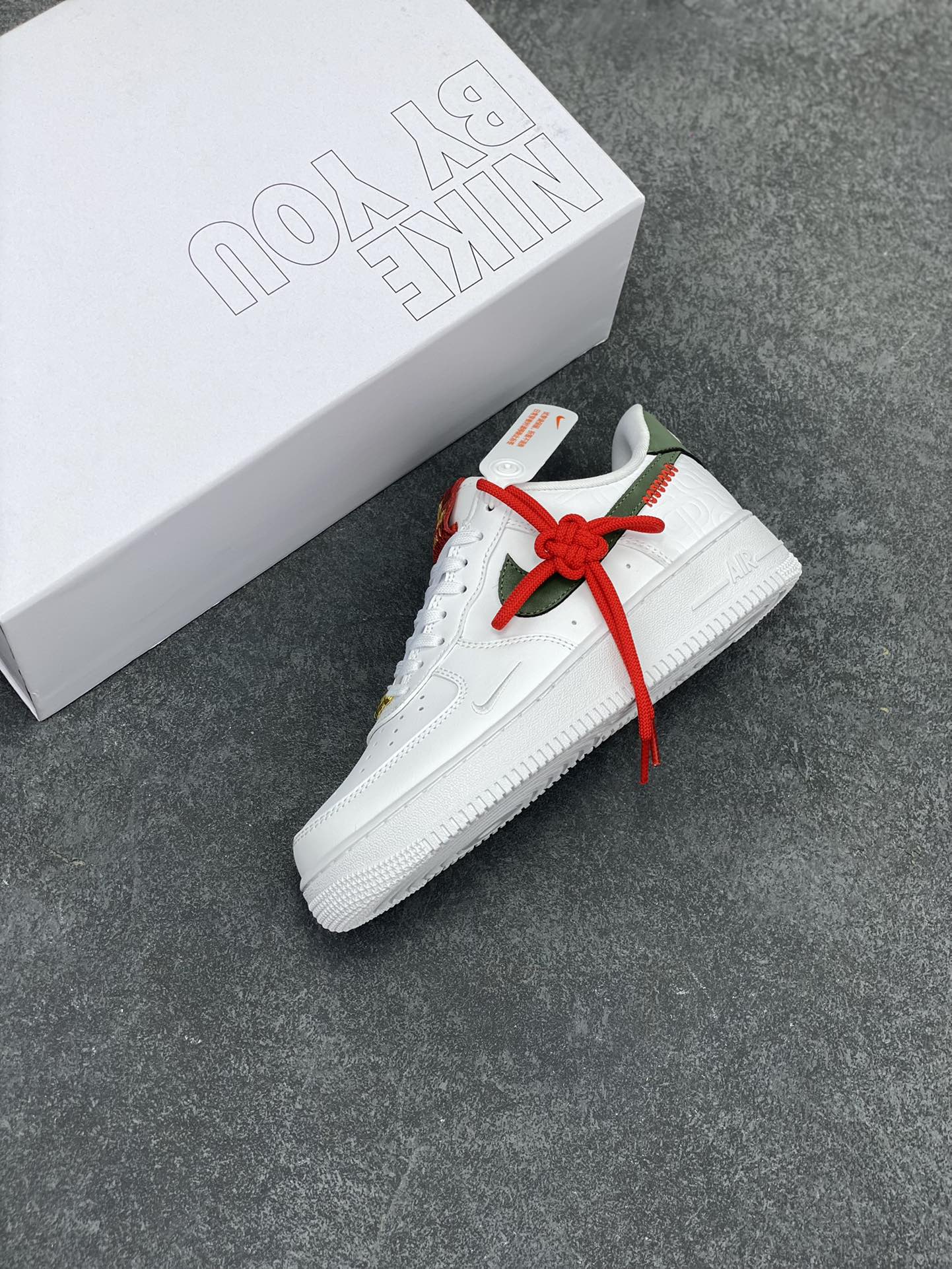 图片[7]-Nike Air Force 1 Low 蛇年 空军一号低帮运动休闲板鞋 原楦头原纸板 打造纯正空军版型#专注外贸渠道 全掌内置蜂窝气垫 #原盒配件 原厂中底钢印、拉帮完美 货号：HV5979-130 尺码：36 36.5 37.5 38 38.5 39 40 40.5 41 42 42.5 43 44 44.5 45-选品中心