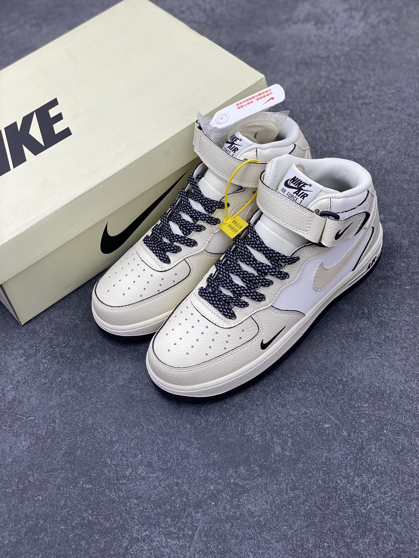图片[8]-小红书爆款  Nike Air Force 1 MID \’07 “黑珠光”小勾空军一号中帮休闲板鞋 3M反光 定制皮料 原楦原纸板 纯正版型 清洁度完美 内置全掌气垫 货号：SG2356-807 尺码：36 36.5 37.5 38 38.5 39 40 40.5 41 42 42.5 43 44 44.5 45-选品中心