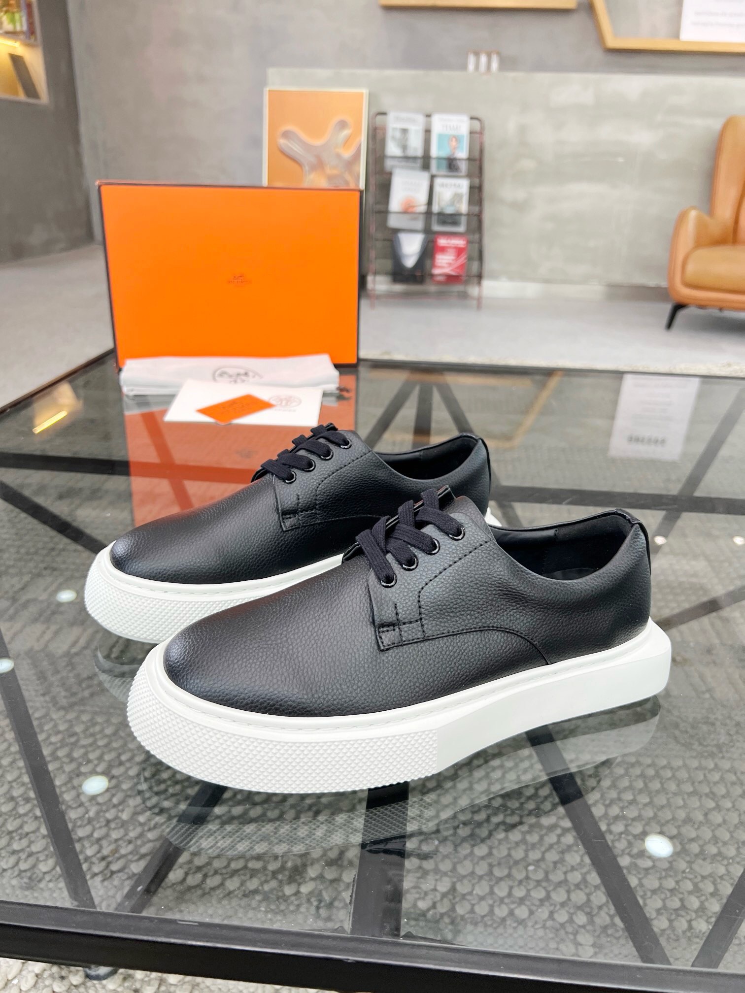 NO:217883,Brand HERMES original color matching, size 39-44 customized 38.45 price, new Hermes style, boutique sports shoes, upper cowhide, creating full cowhide footbed cowhide inner style, dynamic original, Hermes comfortable sole, simple and generous sports and casual, Hermes casual shoes, hermes, hermes, sneakers, cowhide19860909品牌HERMES 颜色原版配色 码数39-44定做38.45 价格 材质爱马仕新款 精品运动鞋 鞋面牛皮打造全牛皮垫脚牛皮内里版型时尚 动感十足原版 爱马仕舒适大底 简洁大方运动休闲,爱马仕 休闲鞋,hermes,hermes,sneakers,cowhide,Men's shoes