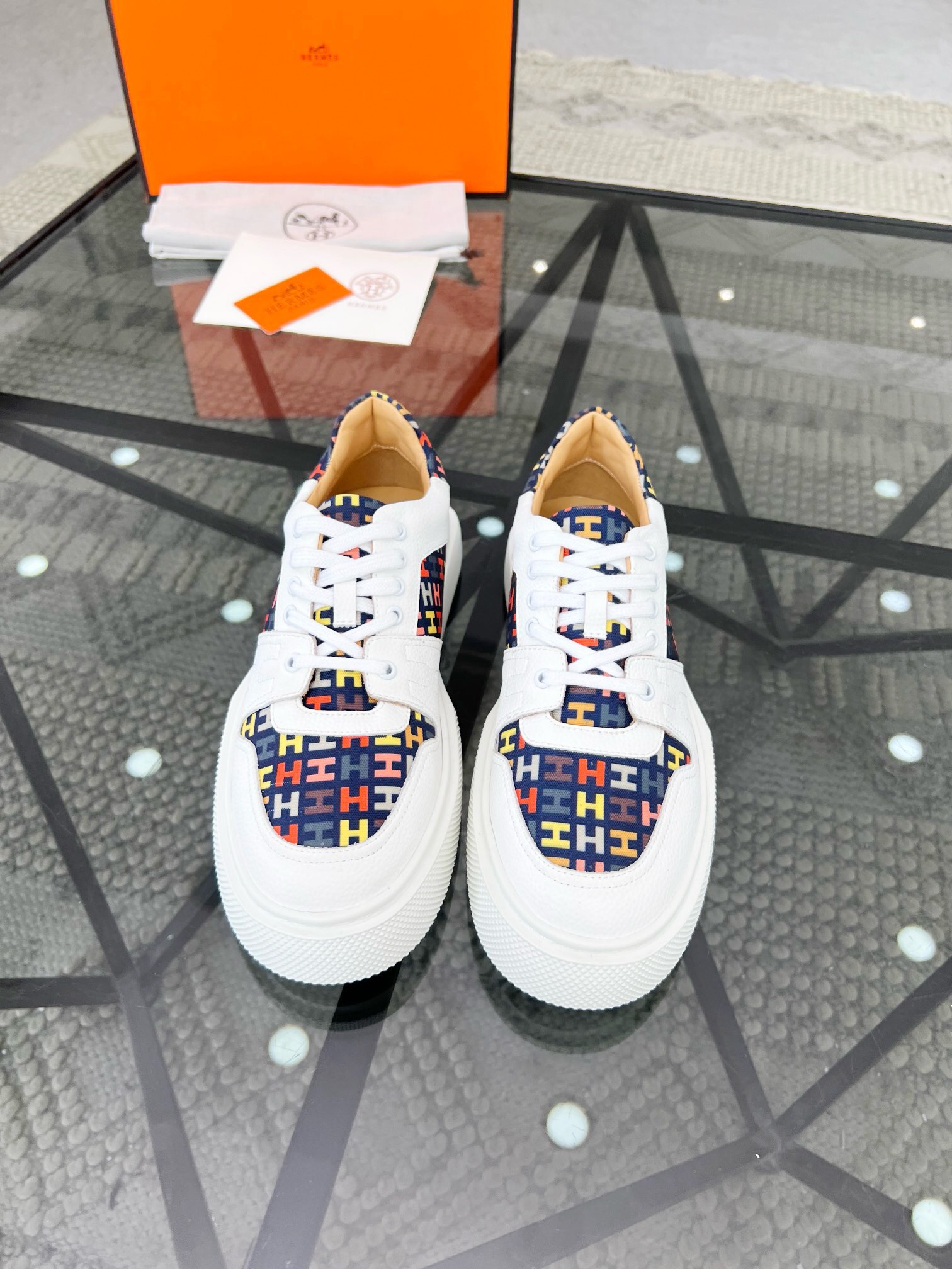 NO:217892,Brand HERMES original color matching, size 39-44 customized 38.45 price, new Hermes style, boutique sports shoes, upper cowhide, creating full cowhide footbed cowhide inner style, dynamic original, Hermes comfortable sole, simple and generous sports and casual, Hermes casual shoes, hermes, hermes, sneakers, cowhide19860909品牌HERMES 颜色原版配色 码数39-44定做38.45 价格 材质爱马仕新款 精品运动鞋 鞋面牛皮打造全牛皮垫脚牛皮内里版型时尚 动感十足原版 爱马仕舒适大底 简洁大方运动休闲,爱马仕 休闲鞋,hermes,hermes,sneakers,cowhide,Men's shoes