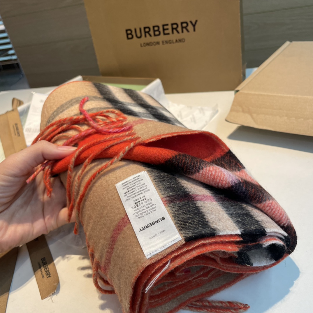 免代购Burberry重磅极品贸易公司订单货️超级流弊品质绝了被QC“潜规则”的Burberry限量披肩