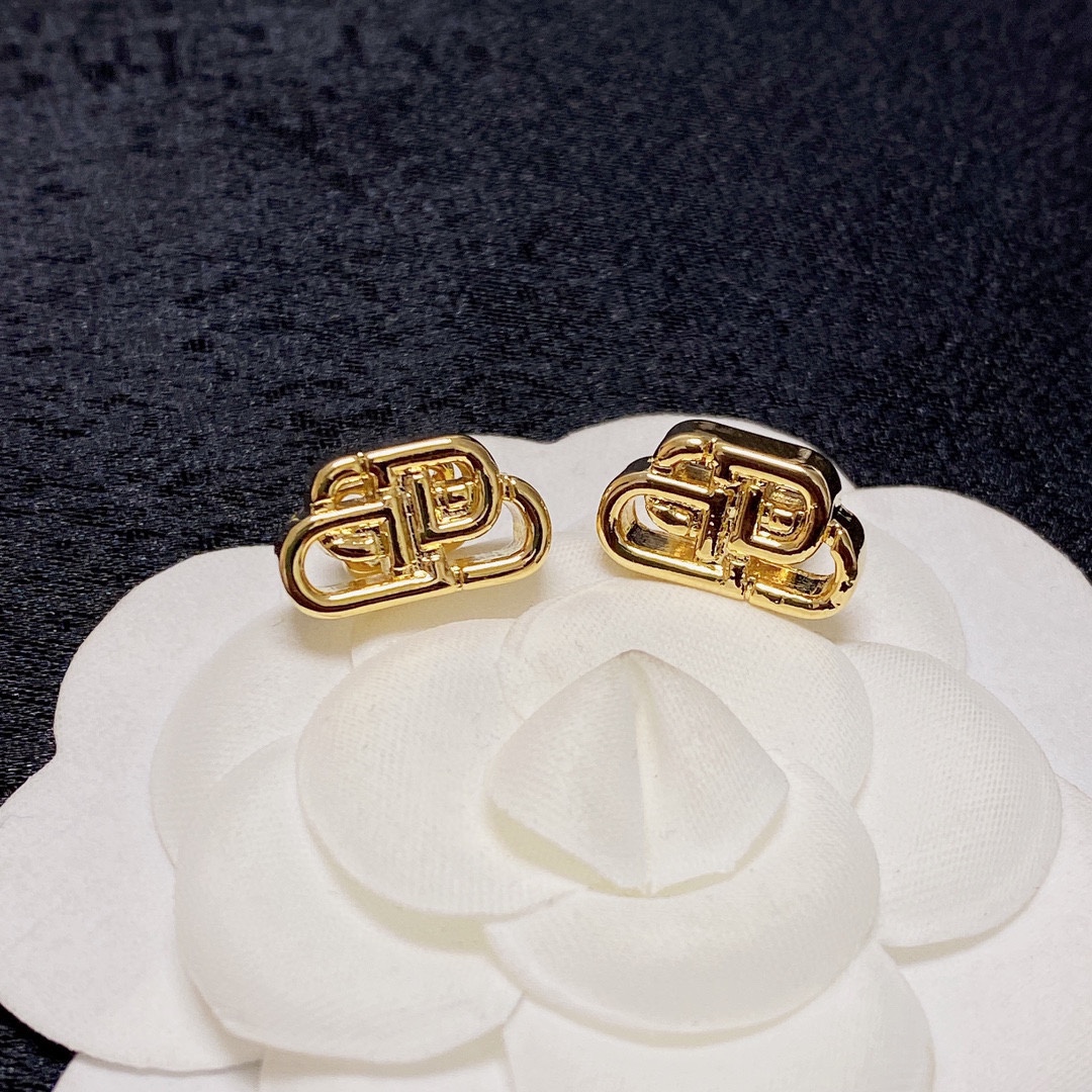 Balenciaga luxury earrings 4
