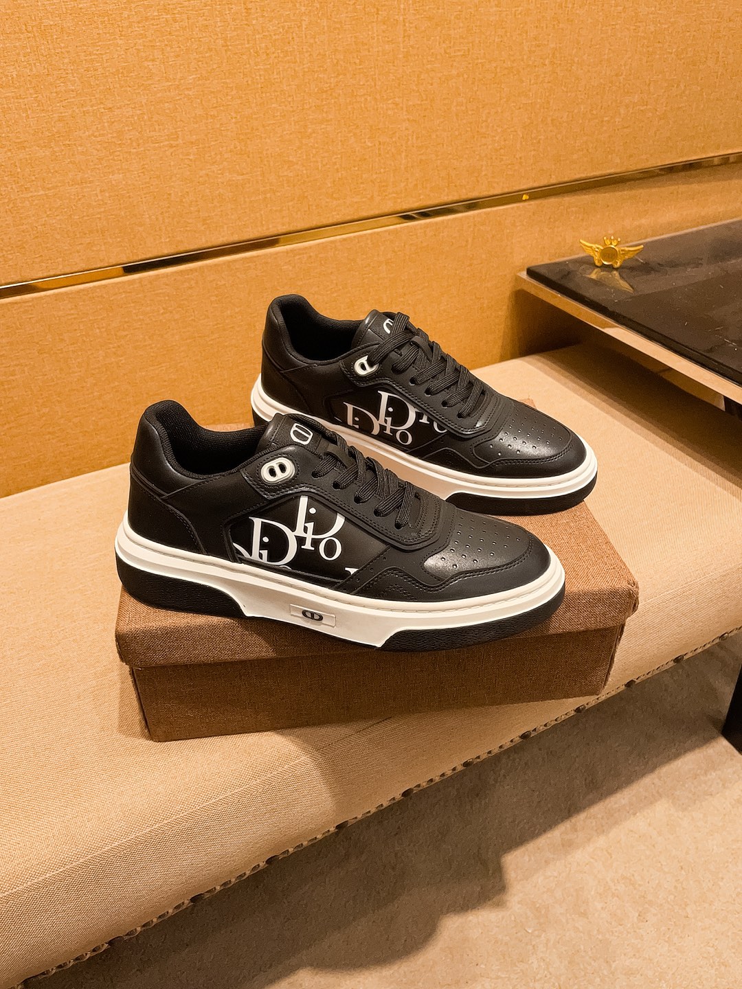 NO:275003,[Dio] High-end Men's Shoes Brand Official Website 11's latest masterpiece upper is made of imported Italian cowhide with comfortable and breathable inner original non-slip and wear-resistant outsole, making walking more convenient and comfortable!  Exclusive new style, amazing work, beautiful 11 ​​replica [color] compared to the official quality!  Create a fashionable personality to set off your uniqueness!  Must-have for trendy men! Classic size: 38-44 Color Multi-color available.,,dior,cowhide19860909【 迪奥】 男鞋高端品牌 官网11最新力作鞋面采用意大利进口头层牛皮搭配舒适透气内里原版防滑耐磨大底制作,让行走更加便捷舒适！独家新款,惊世之作,与官方的质量相比美的11复刻[色]！打造时尚个性衬托你的与众不同！潮男必备!经典尺码:38-44 颜色 多色可选.,,dior,cowhide,Men's shoes