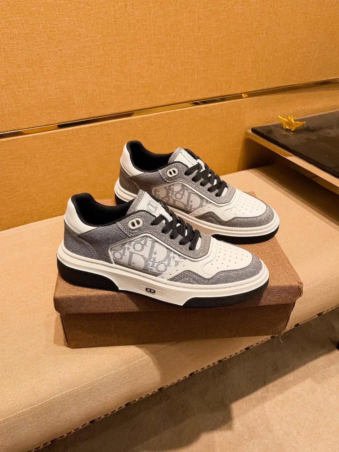 NO:351678,[Dio] High-end Men's Shoes Brand Official Website 11's latest masterpiece upper is made of imported Italian cowhide with comfortable and breathable inner original non-slip and wear-resistant outsole, making walking more convenient and comfortable!  Exclusive new style, amazing work, beautiful 11 ​​replica [color] compared to the official quality!  Create a fashionable personality to set off your uniqueness!  Must-have for trendy men! Classic size: 38-44 Color Multi-color available.,,dior,cowhide19860909【 迪奥】 男鞋高端品牌 官网11最新力作鞋面采用意大利进口头层牛皮搭配舒适透气内里原版防滑耐磨大底制作,让行走更加便捷舒适！独家新款,惊世之作,与官方的质量相比美的11复刻[色]！打造时尚个性衬托你的与众不同！潮男必备!经典尺码:38-44 颜色 多色可选.,,dior,cowhide,Men's shoes