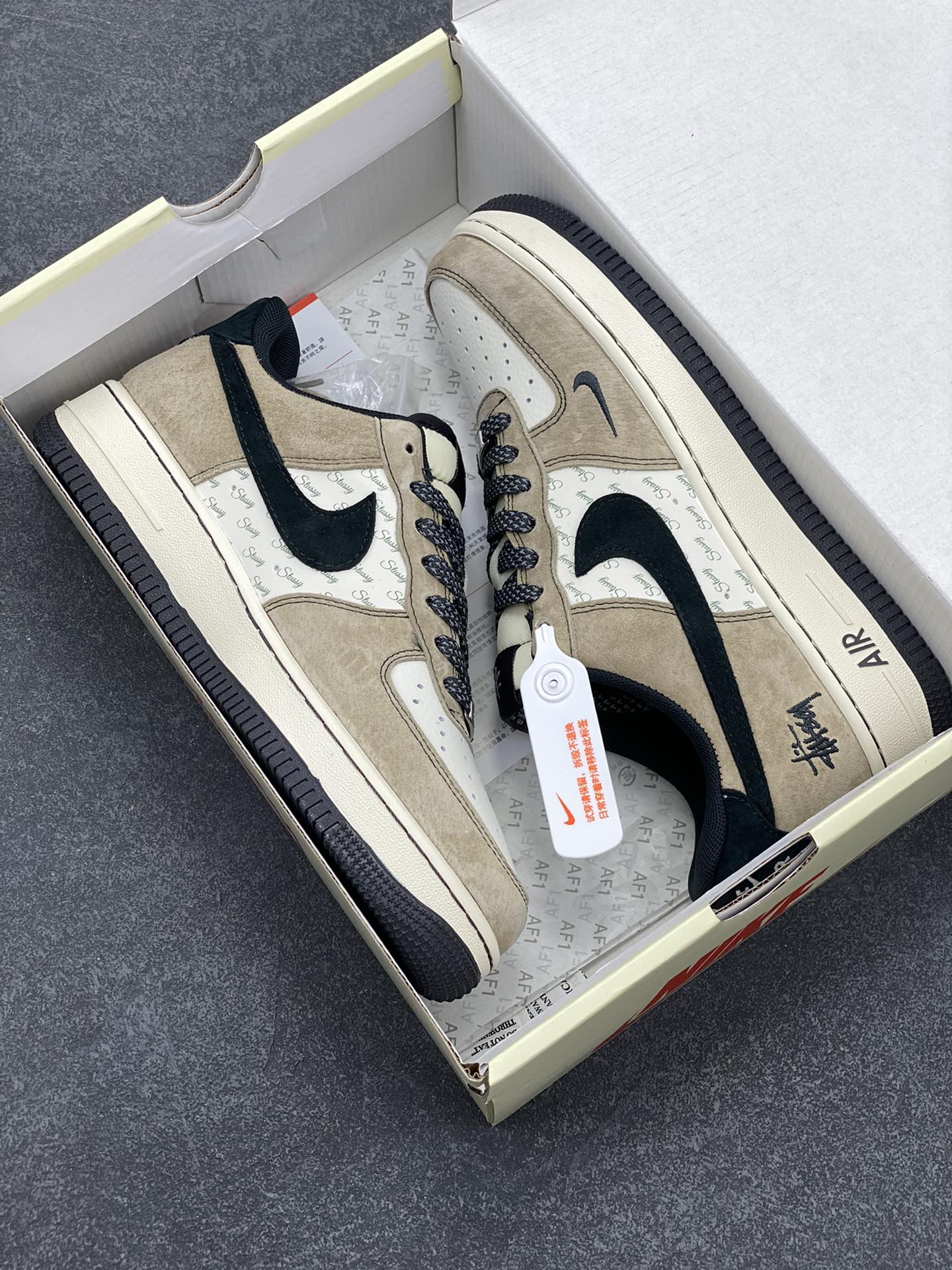 图片[9]-NIke Air Force 1 \’07 Low “斯图西联名–奶茶”空军一号 低帮 运动鞋 休闲鞋 折边针车 工艺难度大 原楦头原纸板 原装鞋盒 定制五金配件 内置全掌气垫 原厂鞋底 货号：XZ6188-999 尺码：36 36.5 37.5 38 38.5 39 40 40.5 41 42 42.5 43 44 44.5 45-选品中心