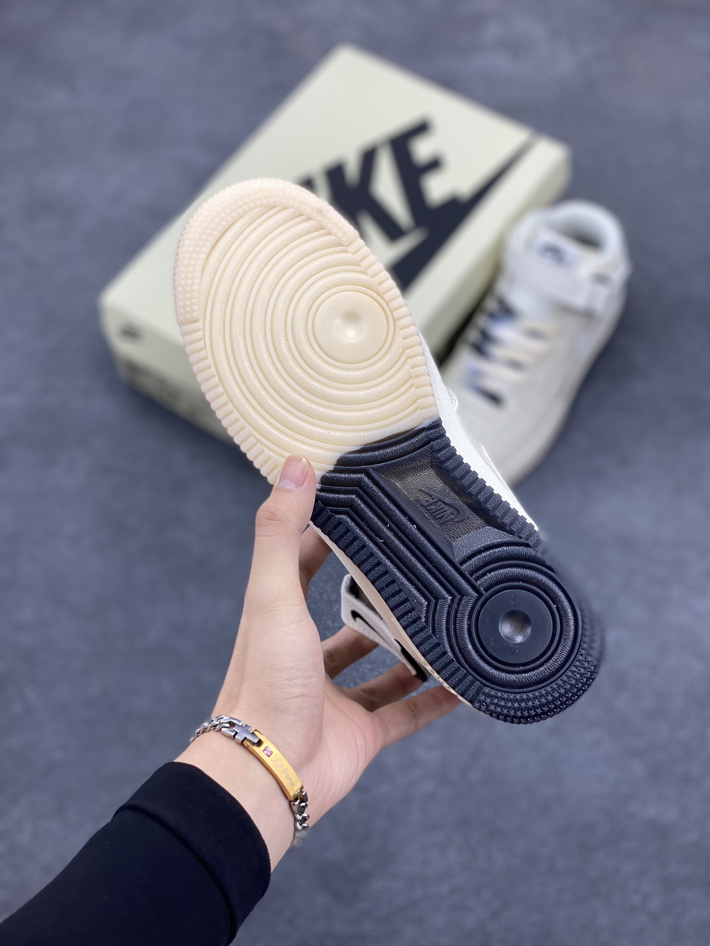 图片[5]-Nike Air Force 1 MID “米黑白”布鲁克林篮网城市限定中帮空军一号休闲板鞋 定制头成皮料 原装鞋盒 3M反光 原楦原纸板 水晶双色大底 纯正版型 内置全掌气垫 货号：NT2969-013 尺码：36 36.5 37.5 38 38.5 39 40 40.5 41 42 42.5 43 44 44.5 45-选品中心