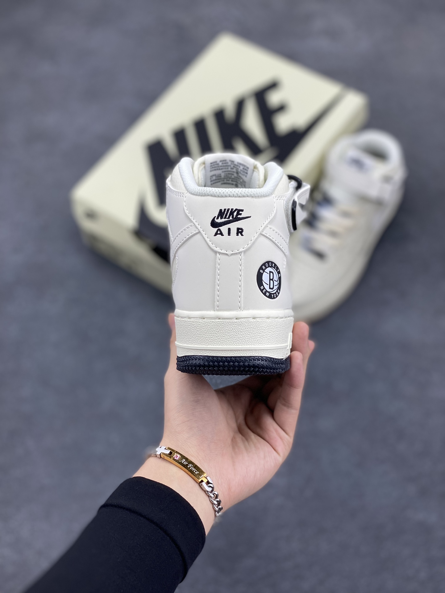 图片[4]-Nike Air Force 1 MID “米黑白”布鲁克林篮网城市限定中帮空军一号休闲板鞋 定制头成皮料 原装鞋盒 3M反光 原楦原纸板 水晶双色大底 纯正版型 内置全掌气垫 货号：NT2969-013 尺码：36 36.5 37.5 38 38.5 39 40 40.5 41 42 42.5 43 44 44.5 45-选品中心
