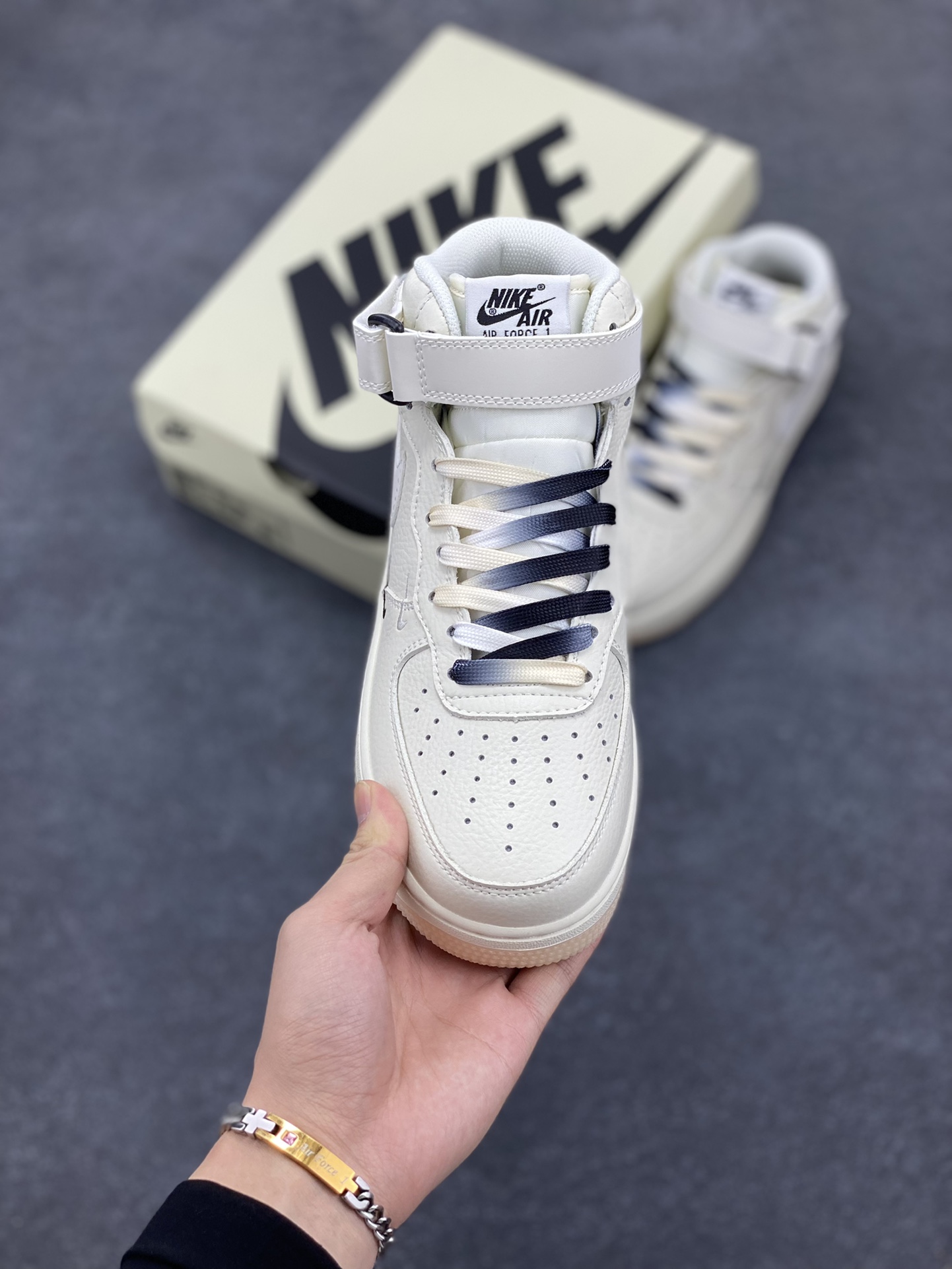 图片[2]-Nike Air Force 1 MID “米黑白”布鲁克林篮网城市限定中帮空军一号休闲板鞋 定制头成皮料 原装鞋盒 3M反光 原楦原纸板 水晶双色大底 纯正版型 内置全掌气垫 货号：NT2969-013 尺码：36 36.5 37.5 38 38.5 39 40 40.5 41 42 42.5 43 44 44.5 45-选品中心