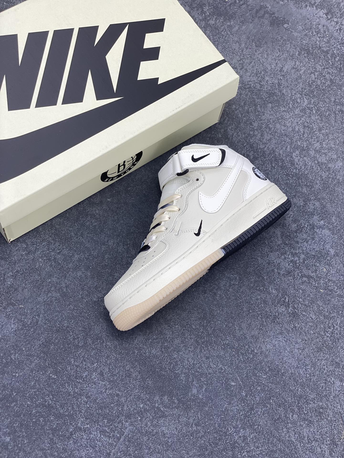 图片[7]-Nike Air Force 1 MID “米黑白”布鲁克林篮网城市限定中帮空军一号休闲板鞋 定制头成皮料 原装鞋盒 3M反光 原楦原纸板 水晶双色大底 纯正版型 内置全掌气垫 货号：NT2969-013 尺码：36 36.5 37.5 38 38.5 39 40 40.5 41 42 42.5 43 44 44.5 45-选品中心