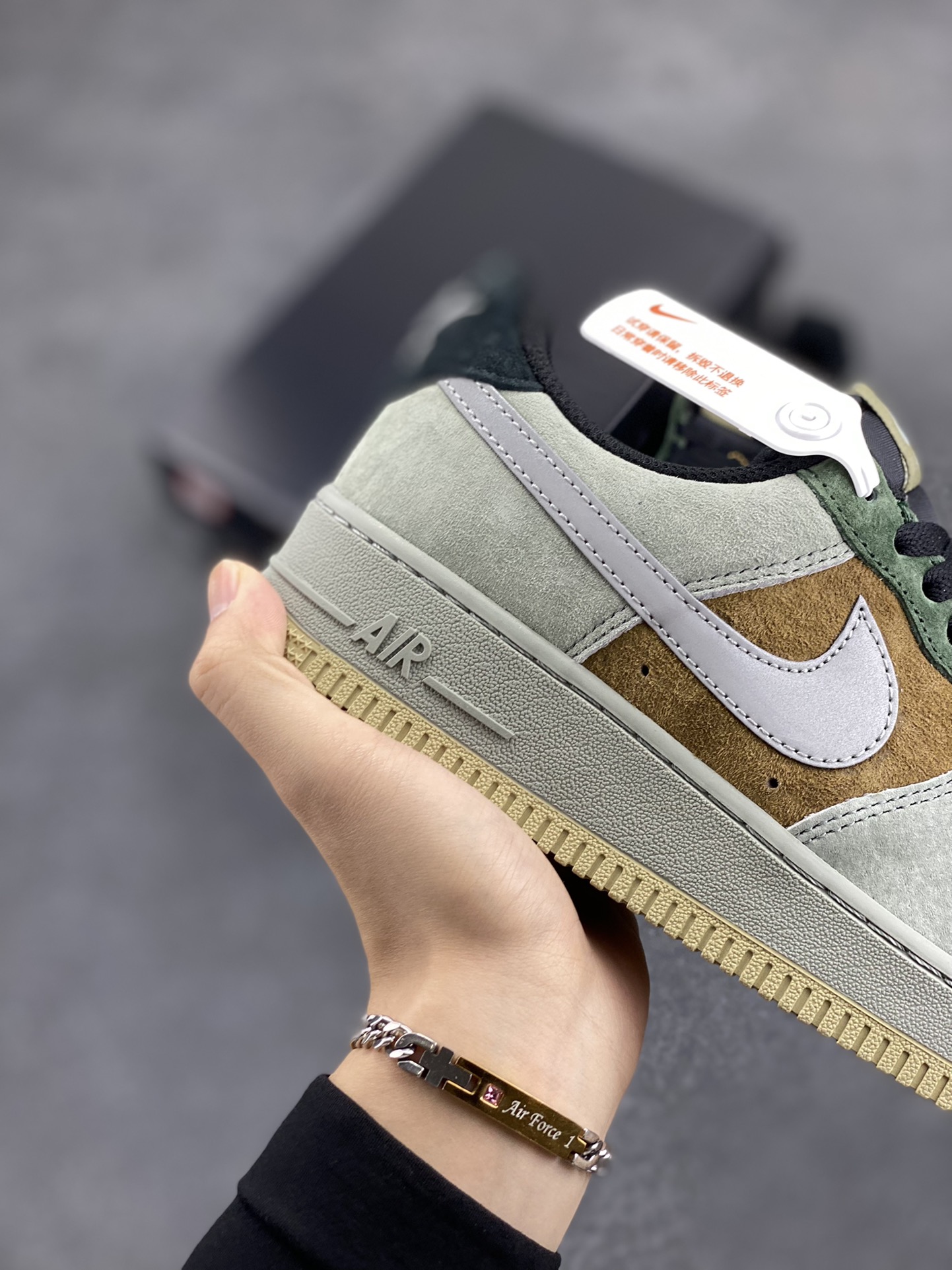 图片[6]-Nike Air Force 1 Low ’07 “Christmas”圣诞树主题配色 空军一号低帮休闲板鞋 原厂麂皮 原楦原纸板 纯正版型 正品NFC感应芯片 高清洁度 内置全掌气垫 货号：CQ5059-101 尺码：36 36.5 37.5 38 38.5 39 40 40.5 41 42 42.5 43 44 44.5 45-选品中心