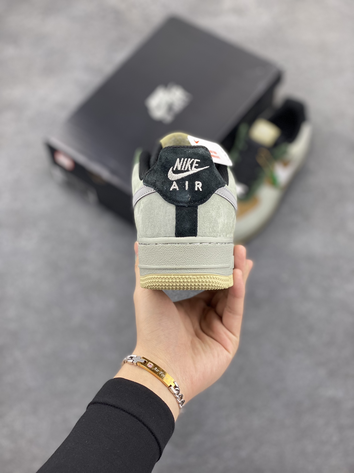 图片[4]-Nike Air Force 1 Low ’07 “Christmas”圣诞树主题配色 空军一号低帮休闲板鞋 原厂麂皮 原楦原纸板 纯正版型 正品NFC感应芯片 高清洁度 内置全掌气垫 货号：CQ5059-101 尺码：36 36.5 37.5 38 38.5 39 40 40.5 41 42 42.5 43 44 44.5 45-选品中心
