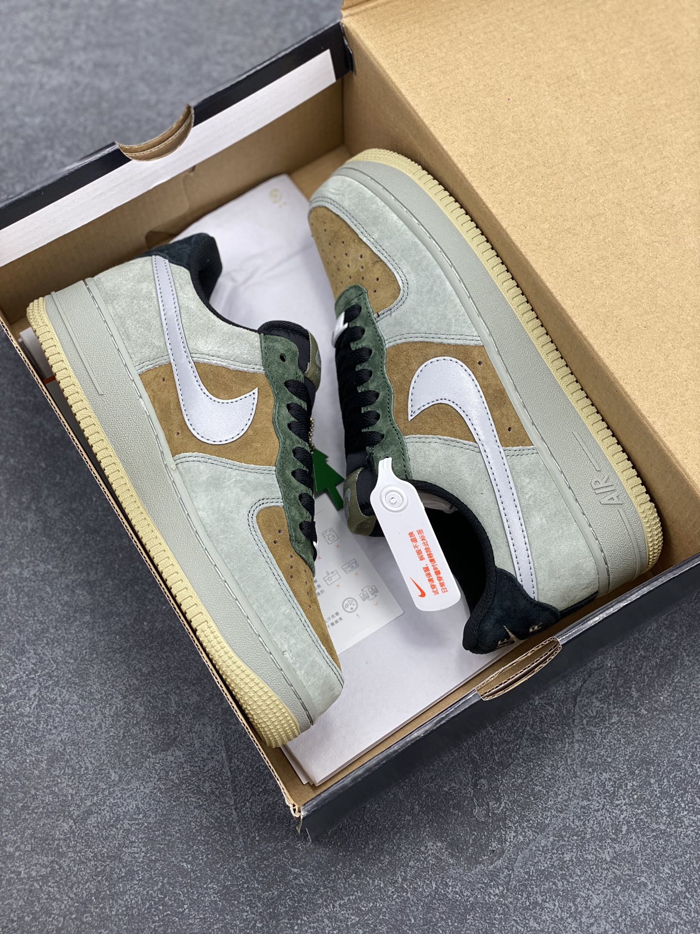 图片[9]-Nike Air Force 1 Low ’07 “Christmas”圣诞树主题配色 空军一号低帮休闲板鞋 原厂麂皮 原楦原纸板 纯正版型 正品NFC感应芯片 高清洁度 内置全掌气垫 货号：CQ5059-101 尺码：36 36.5 37.5 38 38.5 39 40 40.5 41 42 42.5 43 44 44.5 45-选品中心