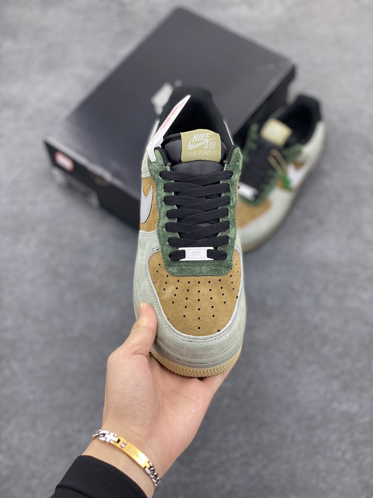 图片[2]-Nike Air Force 1 Low ’07 “Christmas”圣诞树主题配色 空军一号低帮休闲板鞋 原厂麂皮 原楦原纸板 纯正版型 正品NFC感应芯片 高清洁度 内置全掌气垫 货号：CQ5059-101 尺码：36 36.5 37.5 38 38.5 39 40 40.5 41 42 42.5 43 44 44.5 45-选品中心