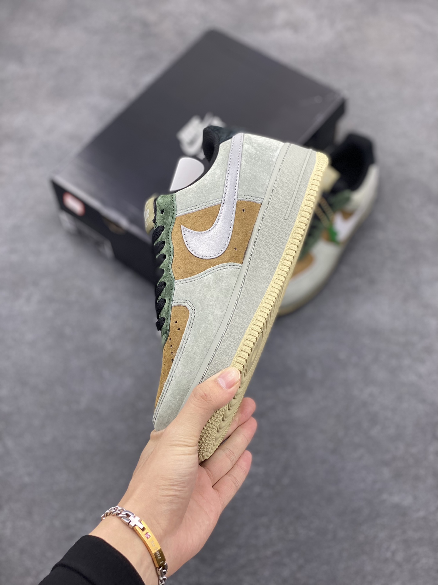 图片[3]-Nike Air Force 1 Low ’07 “Christmas”圣诞树主题配色 空军一号低帮休闲板鞋 原厂麂皮 原楦原纸板 纯正版型 正品NFC感应芯片 高清洁度 内置全掌气垫 货号：CQ5059-101 尺码：36 36.5 37.5 38 38.5 39 40 40.5 41 42 42.5 43 44 44.5 45-选品中心
