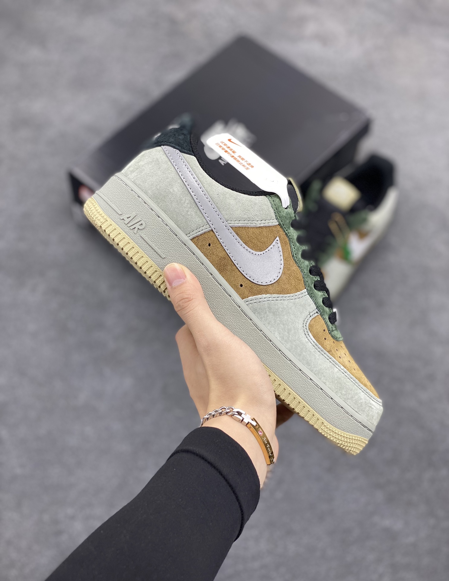 Nike Air Force 1 Low ’07 “Christmas”圣诞树主题配色 空军一号低帮休闲板鞋 原厂麂皮 原楦原纸板 纯正版型 正品NFC感应芯片 高清洁度 内置全掌气垫 货号:CQ5059-101 尺码:36 36.5 37.5 38 38.5 39 40 40.5 41 42 42.5 43 44 44.5 45-选品中心