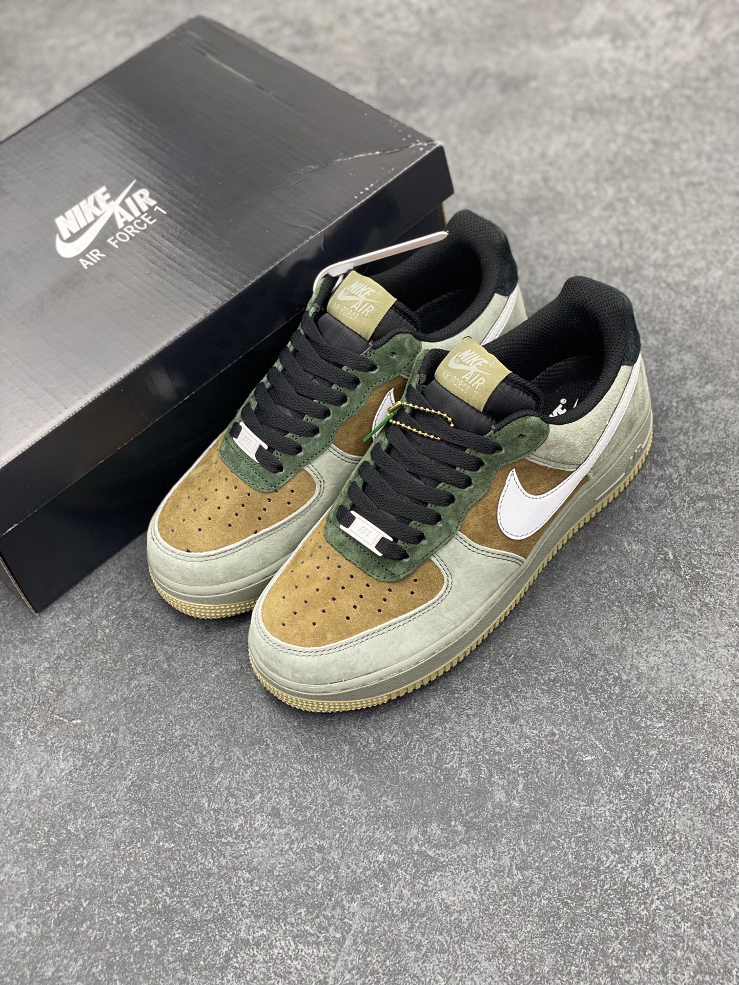 图片[8]-Nike Air Force 1 Low ’07 “Christmas”圣诞树主题配色 空军一号低帮休闲板鞋 原厂麂皮 原楦原纸板 纯正版型 正品NFC感应芯片 高清洁度 内置全掌气垫 货号：CQ5059-101 尺码：36 36.5 37.5 38 38.5 39 40 40.5 41 42 42.5 43 44 44.5 45-选品中心