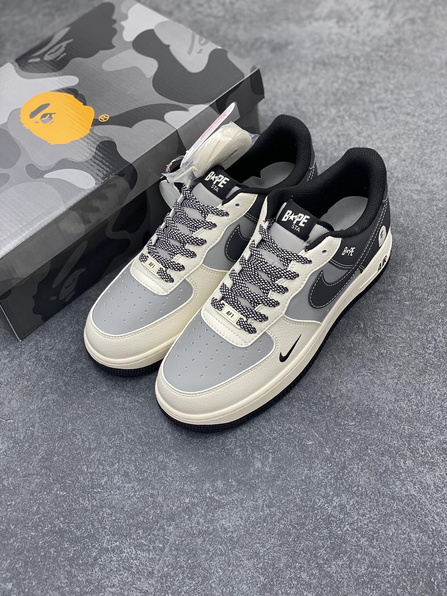 图片[8]-NIke Air Force 1 \’07 Low “Bape联名–米灰黑”空军一号 低帮 运动鞋 休闲鞋 折边针车 工艺难度大 原楦头原纸板 原装鞋盒 定制五金配件 内置全掌气垫 原厂鞋底 货号：BB6566-209 尺码：36 36.5 37.5 38 38.5 39 40 40.5 41 42 42.5 43 44 44.5 45-选品中心