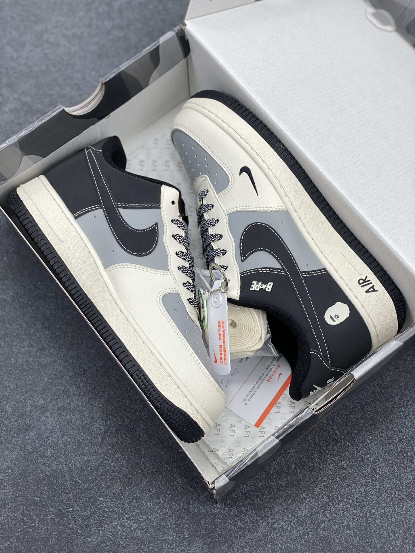 图片[9]-NIke Air Force 1 \’07 Low “Bape联名–米灰黑”空军一号 低帮 运动鞋 休闲鞋 折边针车 工艺难度大 原楦头原纸板 原装鞋盒 定制五金配件 内置全掌气垫 原厂鞋底 货号：BB6566-209 尺码：36 36.5 37.5 38 38.5 39 40 40.5 41 42 42.5 43 44 44.5 45-选品中心