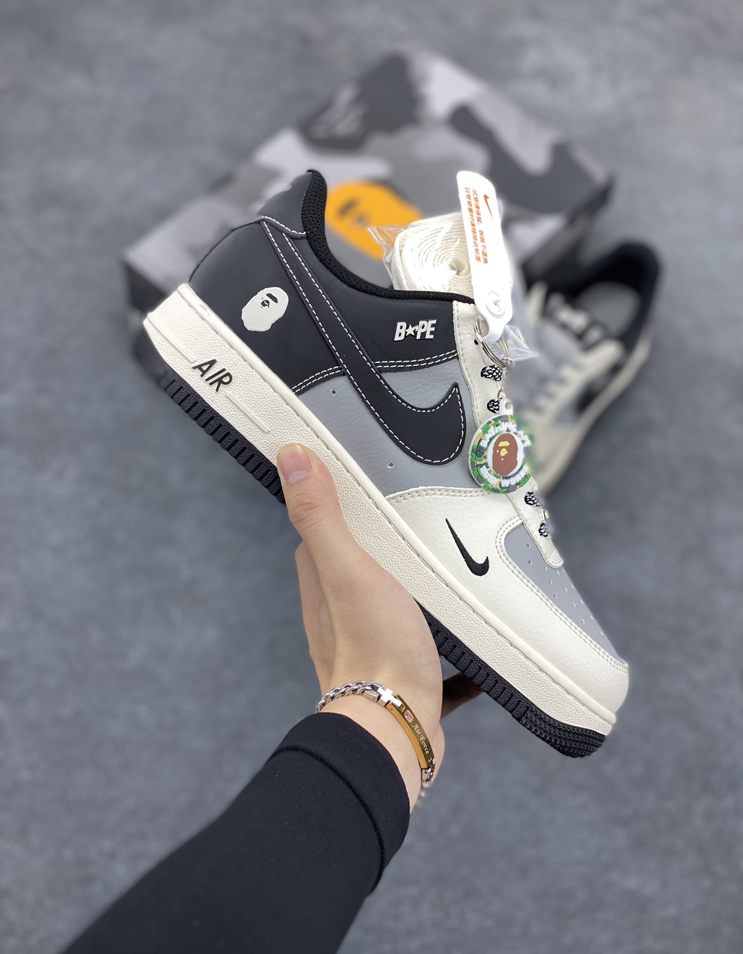 NIke Air Force 1 \’07 Low “Bape联名–米灰黑”空军一号 低帮 运动鞋 休闲鞋 折边针车 工艺难度大 原楦头原纸板 原装鞋盒 定制五金配件 内置全掌气垫 原厂鞋底 货号:BB6566-209 尺码:36 36.5 37.5 38 38.5 39 40 40.5 41 42 42.5 43 44 44.5 45-选品中心