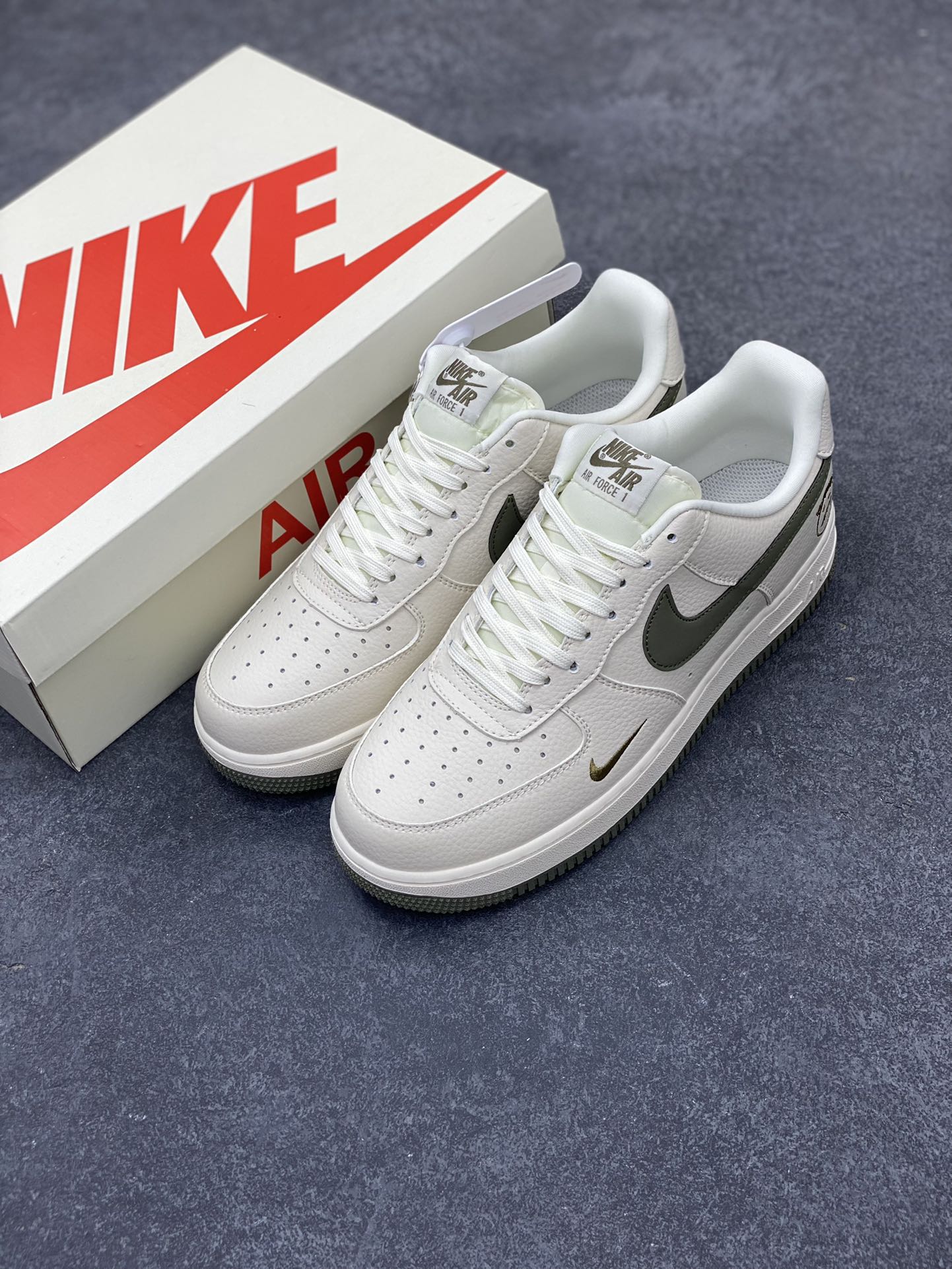 图片[8]-NIke Air Force 1 \’07 Low “鬼脸联名–米白绿勾”空军一号 低帮 运动鞋 休闲鞋 折边针车 工艺难度大 原楦头原纸板 原装鞋盒 定制五金配件 内置全掌气垫 原厂鞋底 货号：DF0180-007 尺码：36 36.5 37.5 38 38.5 39 40 40.5 41 42 42.5 43 44 44.5 45-选品中心