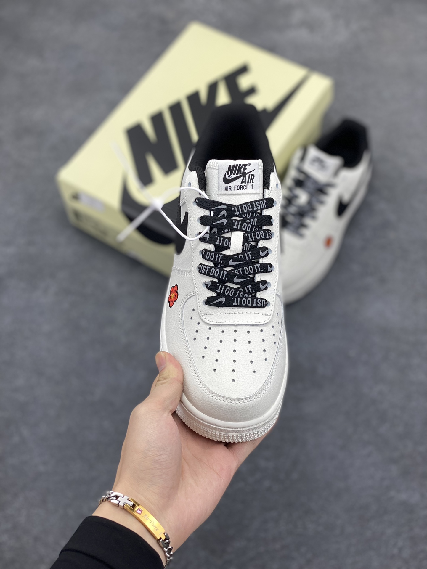 图片[2]-NIke Air Force 1 \’07 Low KENZO🌺联名 空军一号 低帮 运动鞋 休闲鞋 折边针车 工艺难度大 原楦头原纸板 原装鞋盒 定制五金配件 内置全掌气垫 原厂鞋底  货号：FC-918811 尺码：36 36.5 37.5 38 38.5 39 40 40.5 41 42 42.5 43 44 44.5 45-选品中心