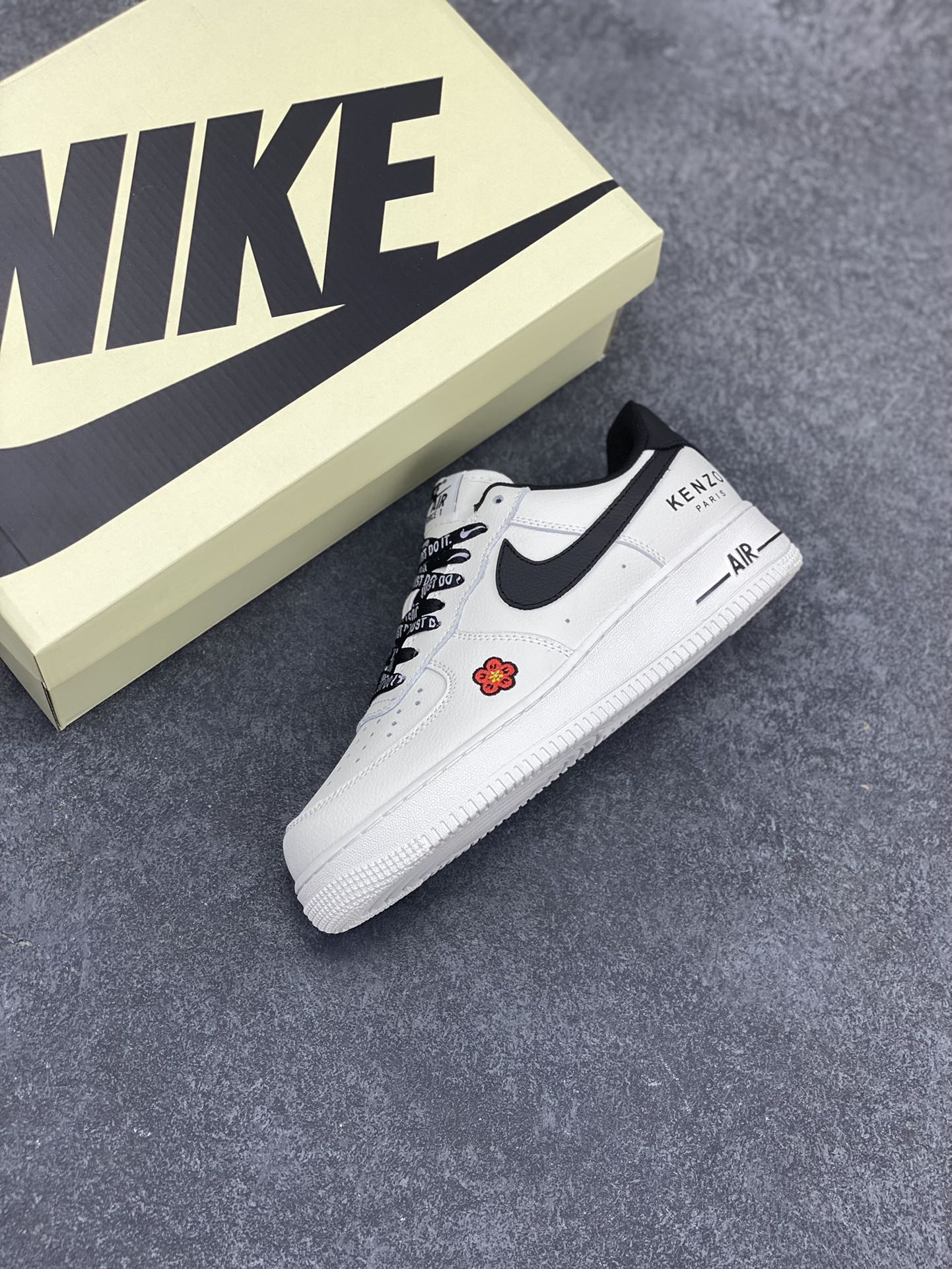 图片[7]-NIke Air Force 1 \’07 Low KENZO🌺联名 空军一号 低帮 运动鞋 休闲鞋 折边针车 工艺难度大 原楦头原纸板 原装鞋盒 定制五金配件 内置全掌气垫 原厂鞋底  货号：FC-918811 尺码：36 36.5 37.5 38 38.5 39 40 40.5 41 42 42.5 43 44 44.5 45-选品中心