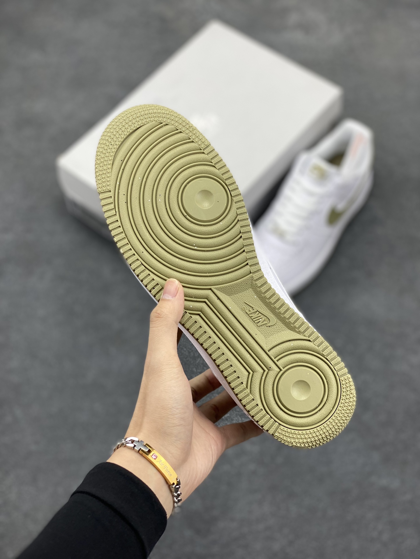 图片[5]-NK Air Force 1 空军一号 白军绿 原楦头原纸板 打造纯正空军版型#专注外贸渠道 全掌内置蜂窝气垫 #原盒配件 原厂中底钢印、拉帮完美 货号：FJ4146-110 尺码：36 36.5 37.5 38 38.5 39 40 40.5 41 42 42.5 43 44 44.5 45-选品中心