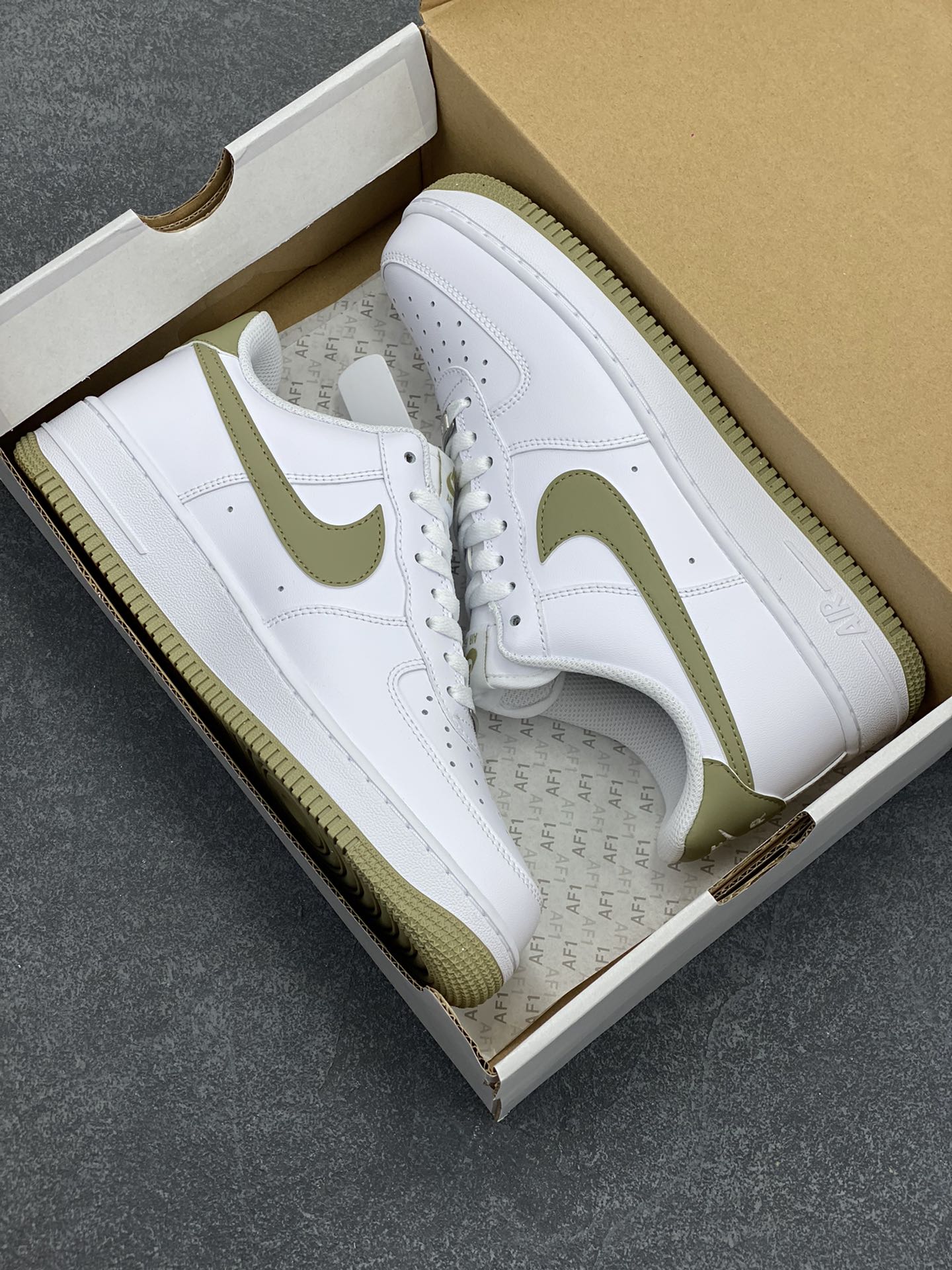 图片[9]-NK Air Force 1 空军一号 白军绿 原楦头原纸板 打造纯正空军版型#专注外贸渠道 全掌内置蜂窝气垫 #原盒配件 原厂中底钢印、拉帮完美 货号：FJ4146-110 尺码：36 36.5 37.5 38 38.5 39 40 40.5 41 42 42.5 43 44 44.5 45-选品中心