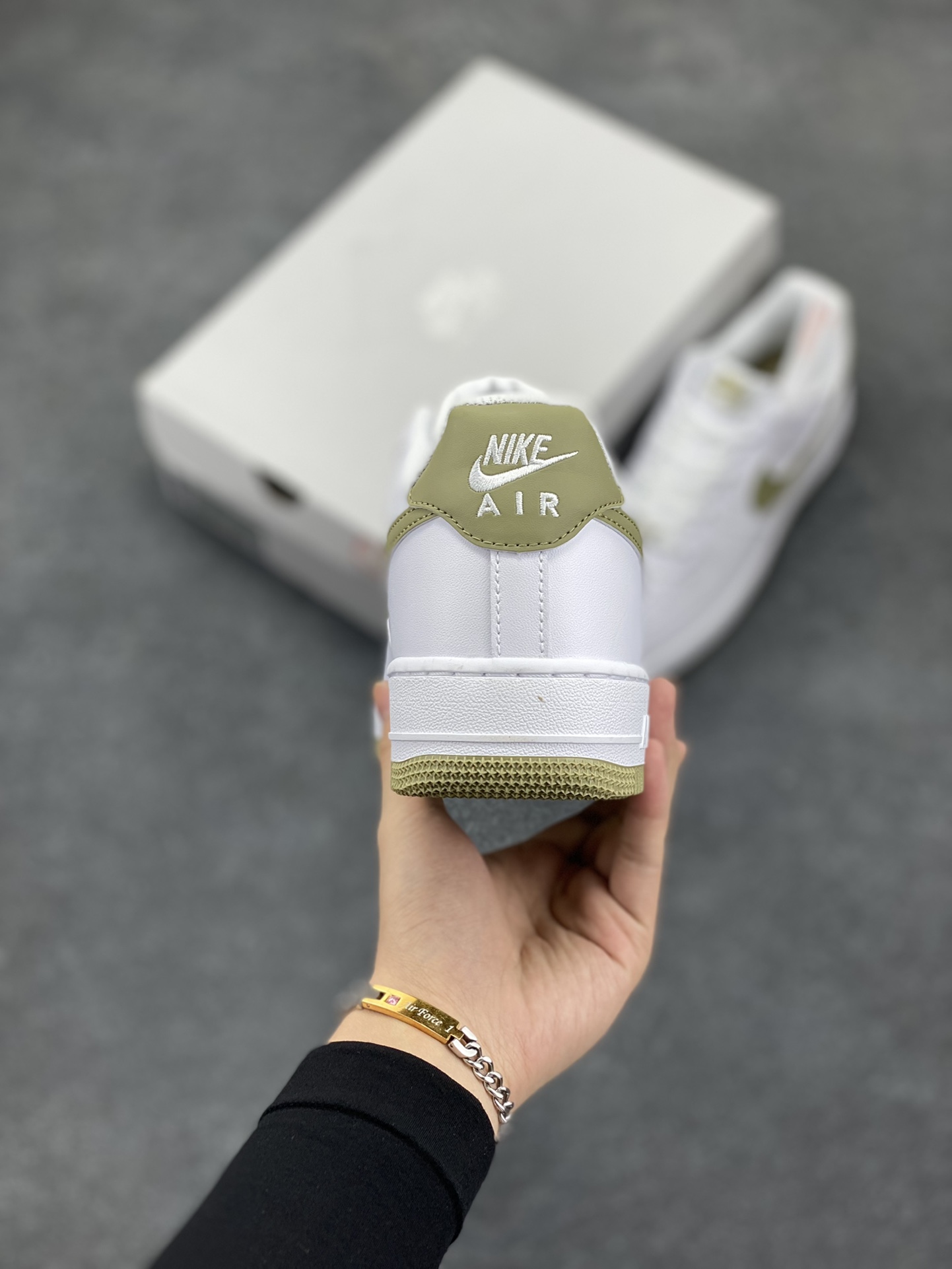 图片[4]-NK Air Force 1 空军一号 白军绿 原楦头原纸板 打造纯正空军版型#专注外贸渠道 全掌内置蜂窝气垫 #原盒配件 原厂中底钢印、拉帮完美 货号：FJ4146-110 尺码：36 36.5 37.5 38 38.5 39 40 40.5 41 42 42.5 43 44 44.5 45-选品中心