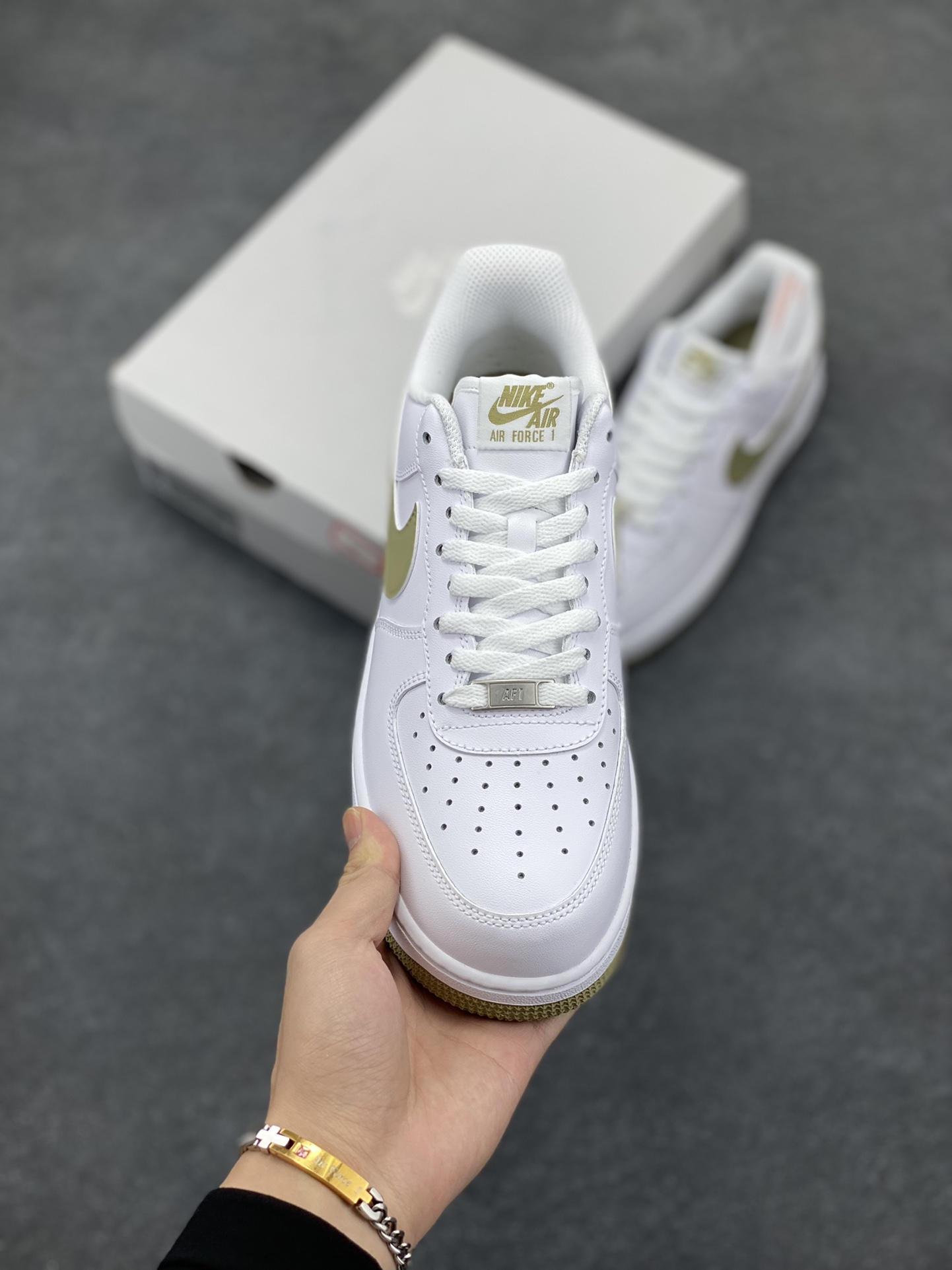 图片[2]-NK Air Force 1 空军一号 白军绿 原楦头原纸板 打造纯正空军版型#专注外贸渠道 全掌内置蜂窝气垫 #原盒配件 原厂中底钢印、拉帮完美 货号：FJ4146-110 尺码：36 36.5 37.5 38 38.5 39 40 40.5 41 42 42.5 43 44 44.5 45-选品中心