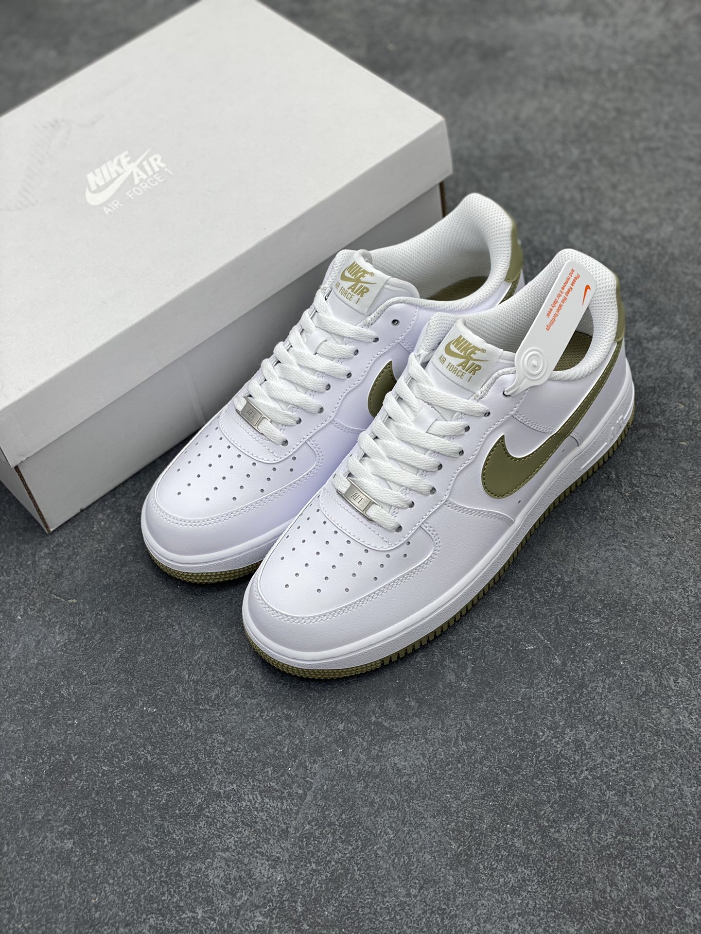 图片[8]-NK Air Force 1 空军一号 白军绿 原楦头原纸板 打造纯正空军版型#专注外贸渠道 全掌内置蜂窝气垫 #原盒配件 原厂中底钢印、拉帮完美 货号：FJ4146-110 尺码：36 36.5 37.5 38 38.5 39 40 40.5 41 42 42.5 43 44 44.5 45-选品中心