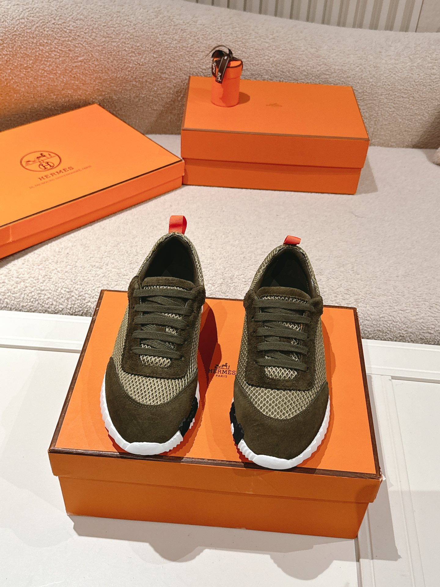 NO:166129,Men's Hermes Top Version # Hermes H Family Classic Couple Style Casual Sports Shoes Couple Style Casual Sports Dad Shoes Combined with high-tech canvas and suede goatskin, the rubber sole is decorated with exaggerated 