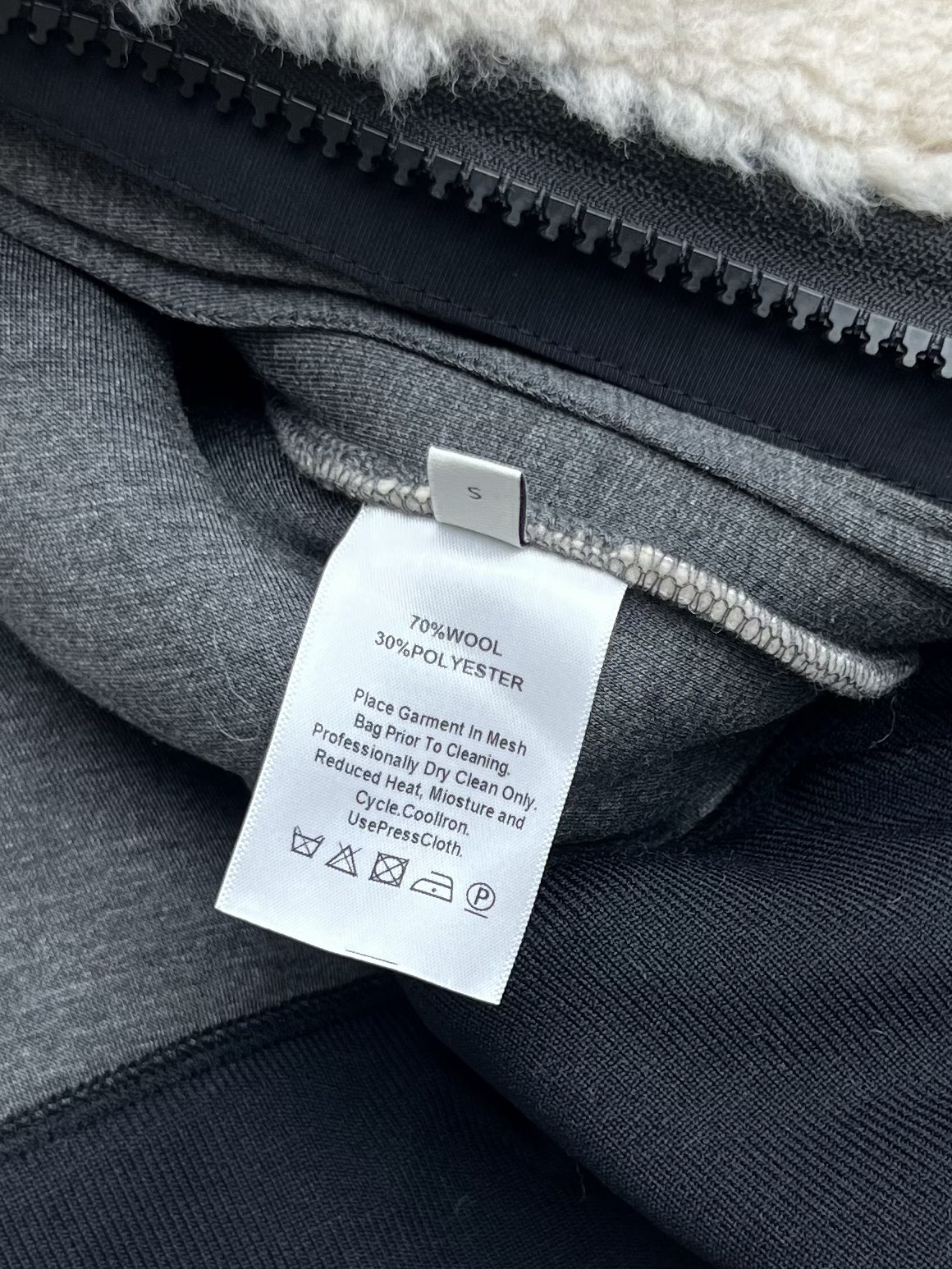 “Simcoe Jacket: Versatile Female Suit with Kid Sherpa Lamb and Hidden Features” - 图片 9
