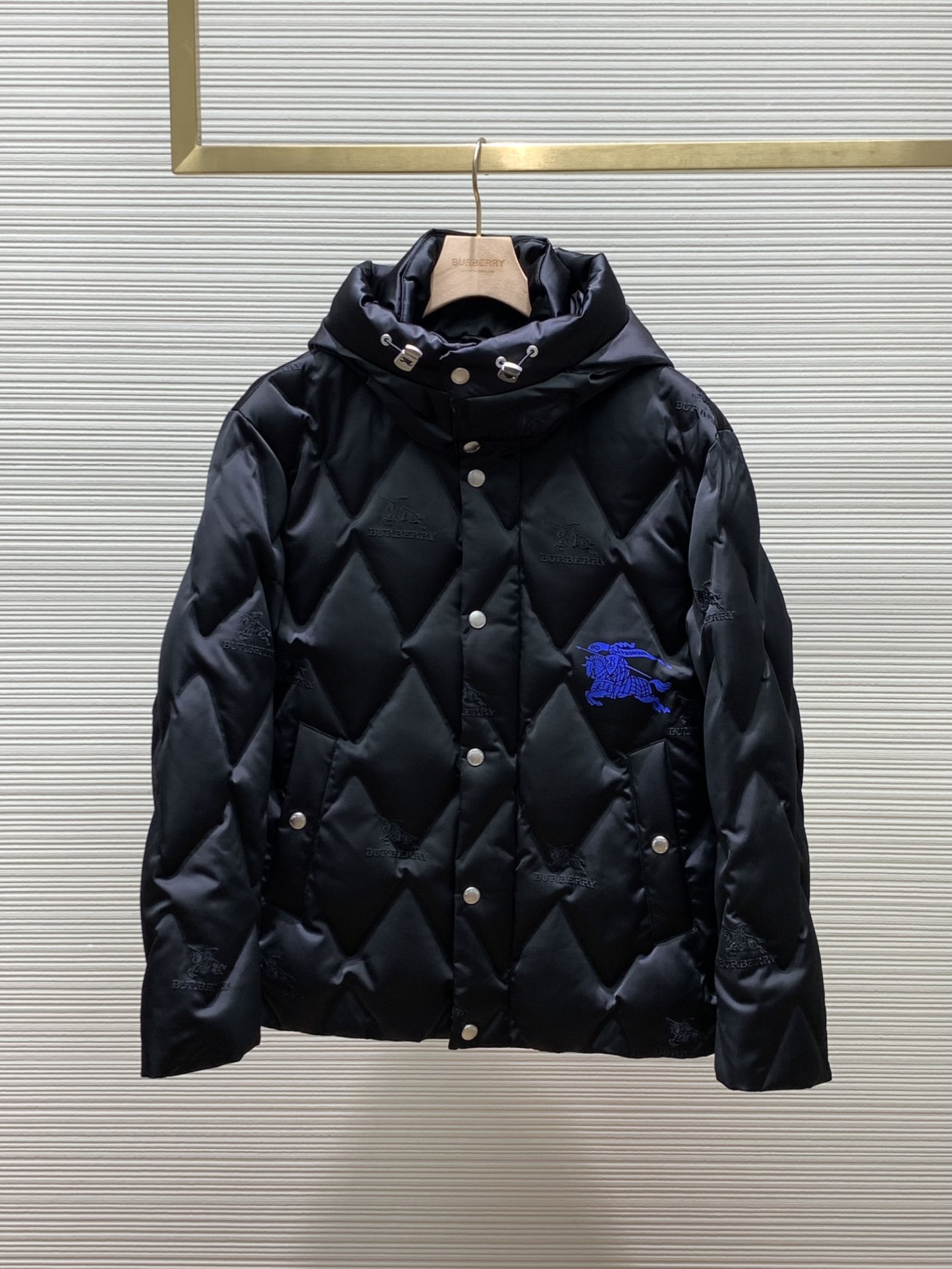 颜色黑蓝Burberry巴宝莉2024冬季最新品专柜同步有售原单狠货时尚休闲连帽羽绒服外套进口原版面料上