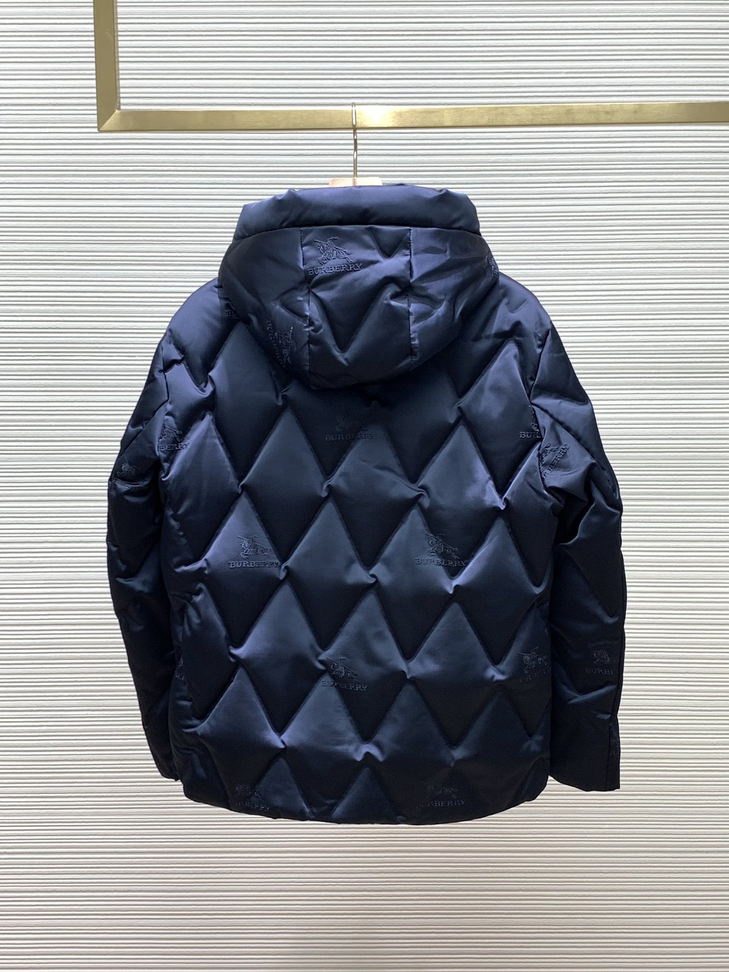 颜色黑蓝Burberry巴宝莉2024冬季最新品专柜同步有售原单狠货时尚休闲连帽羽绒服外套进口原版面料上