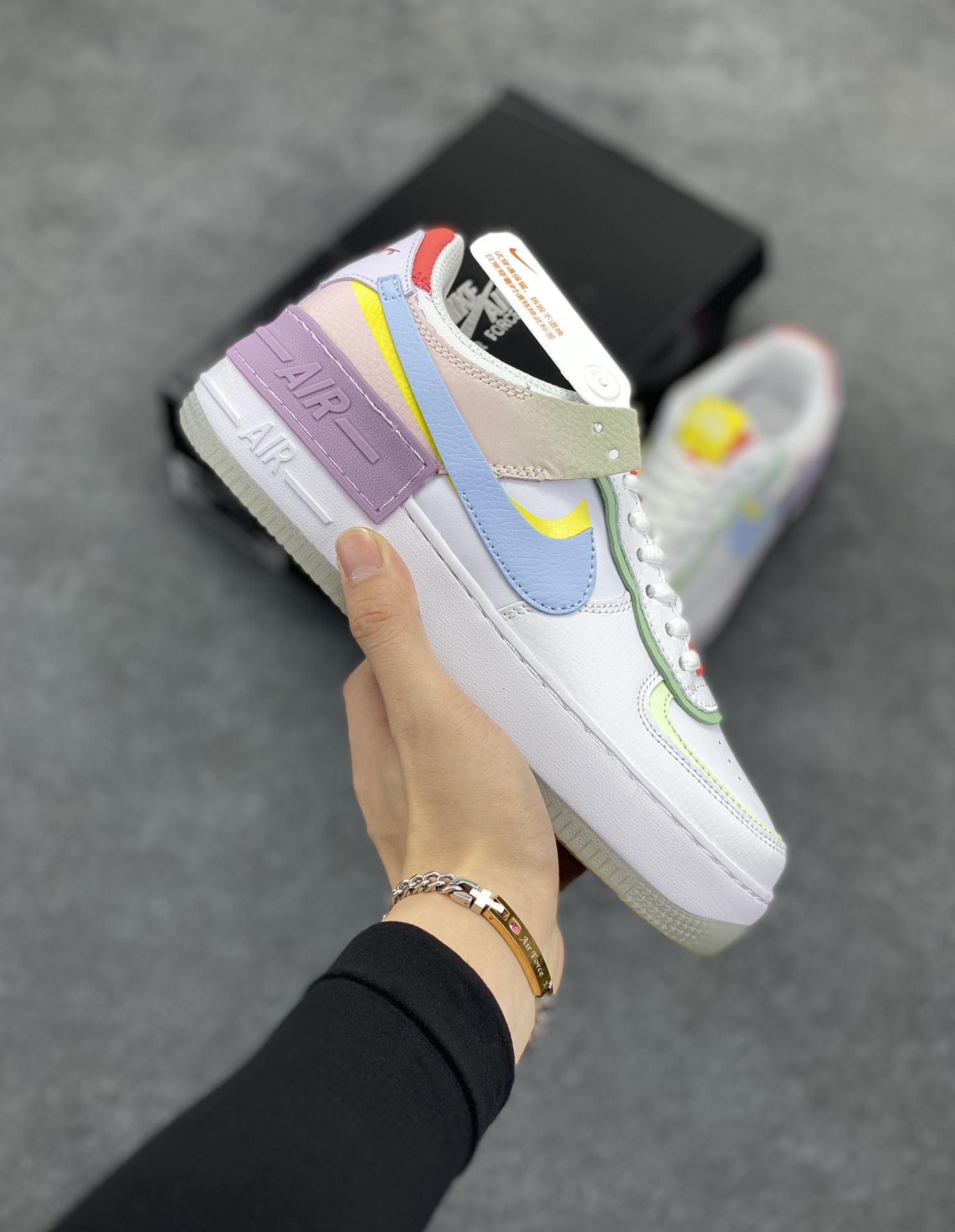 NK Air Force 1 Shadow 轻量增高低帮百搭板鞋\”拼接马卡龙\” 全新少女系解构主义设计双层轻量EVA发泡中底+防滑RB橡胶外圈底鞋底 原楦头原纸板 打造纯正空军版型 专注外贸渠道 全掌内置蜂窝气垫 原盒配件 原厂中底钢印、拉帮完美 货号: CW2630-141 尺码:35.5 36 36.5 37.5 38 38.5 39 40-选品中心